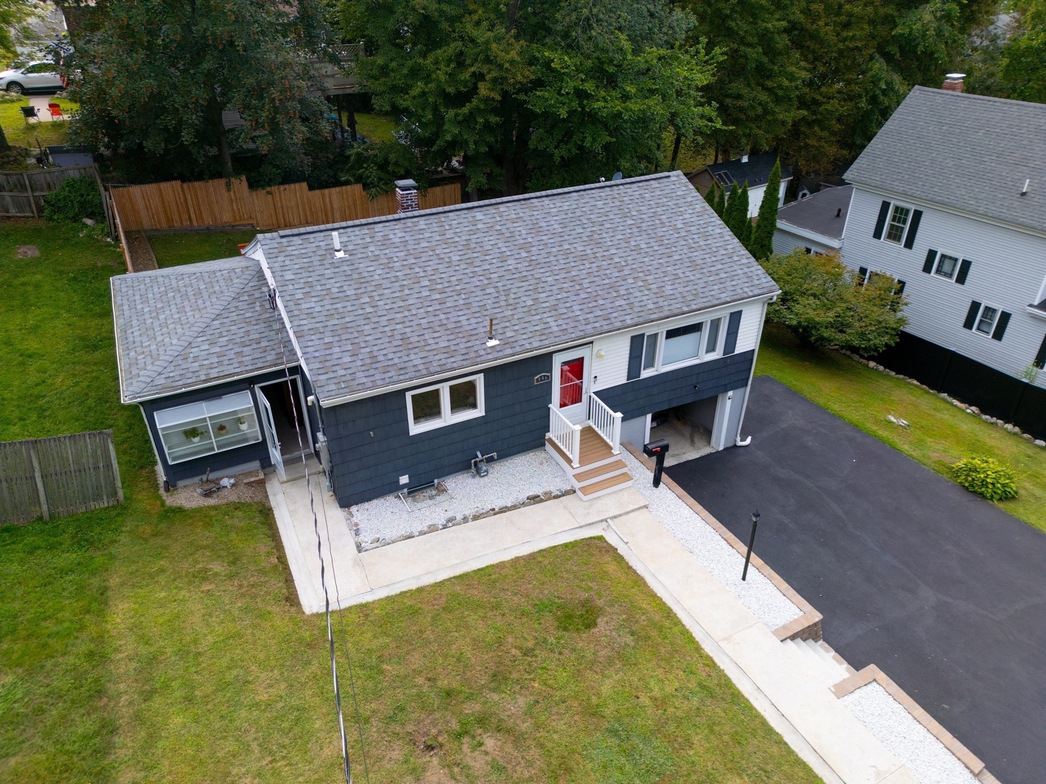 346 Christian St Property Photo 2
