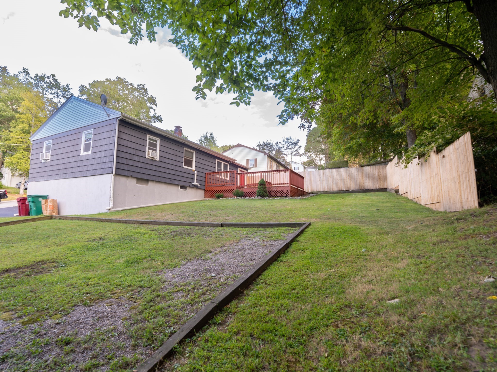 346 Christian St Property Photo 6