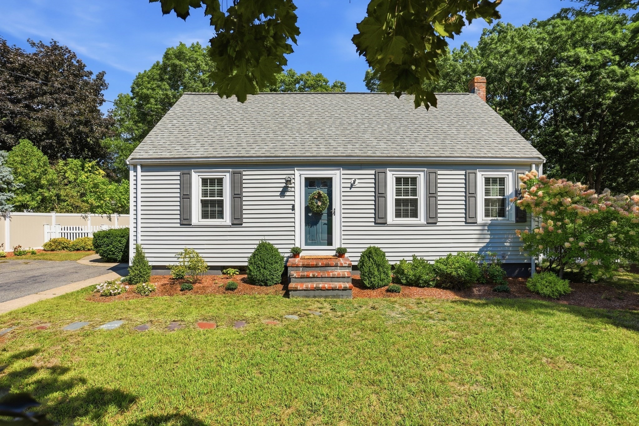 60 Bellflower Rd Property Photo 2