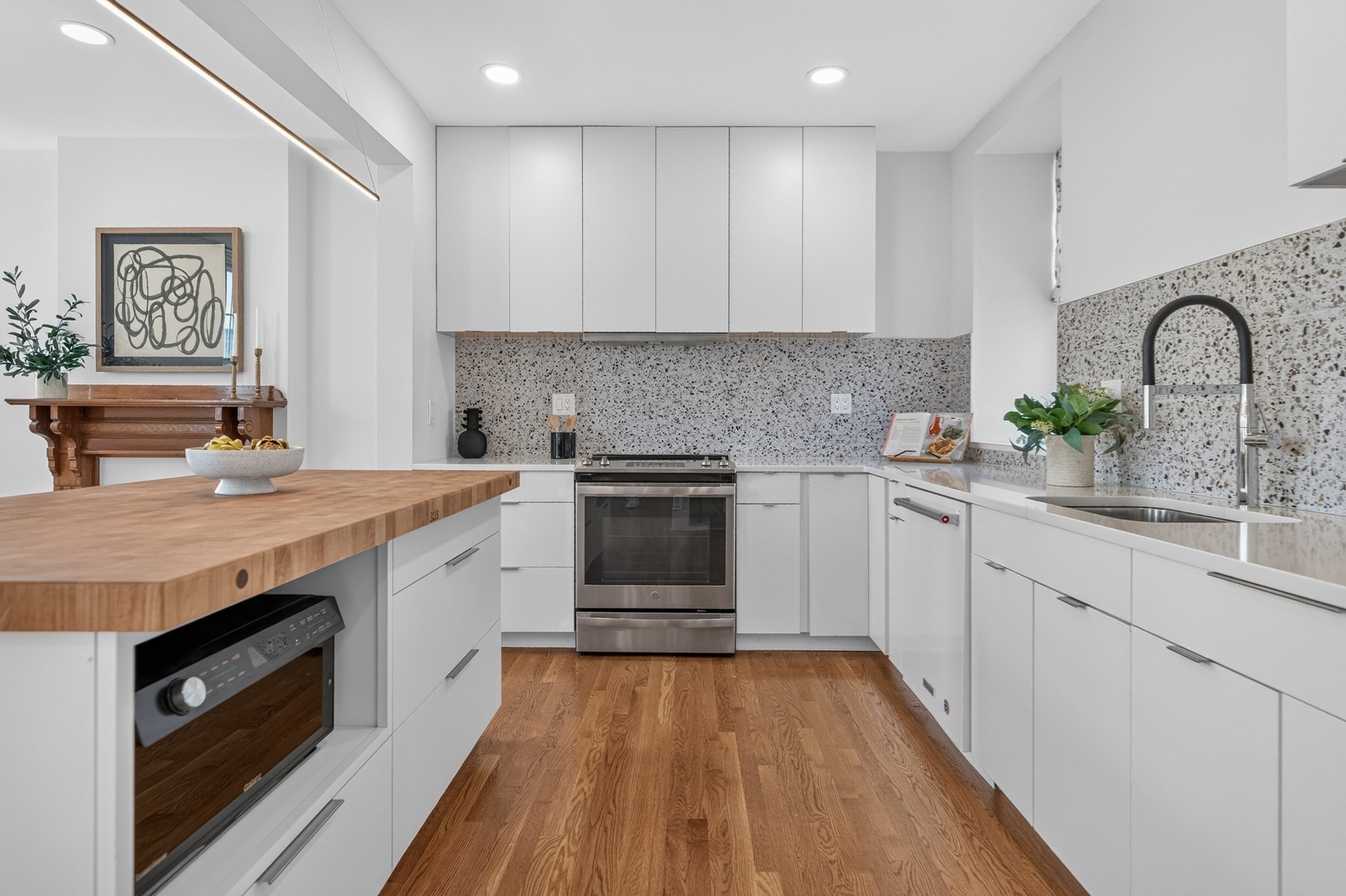 44 Beacon St # 4 Property Photo 3