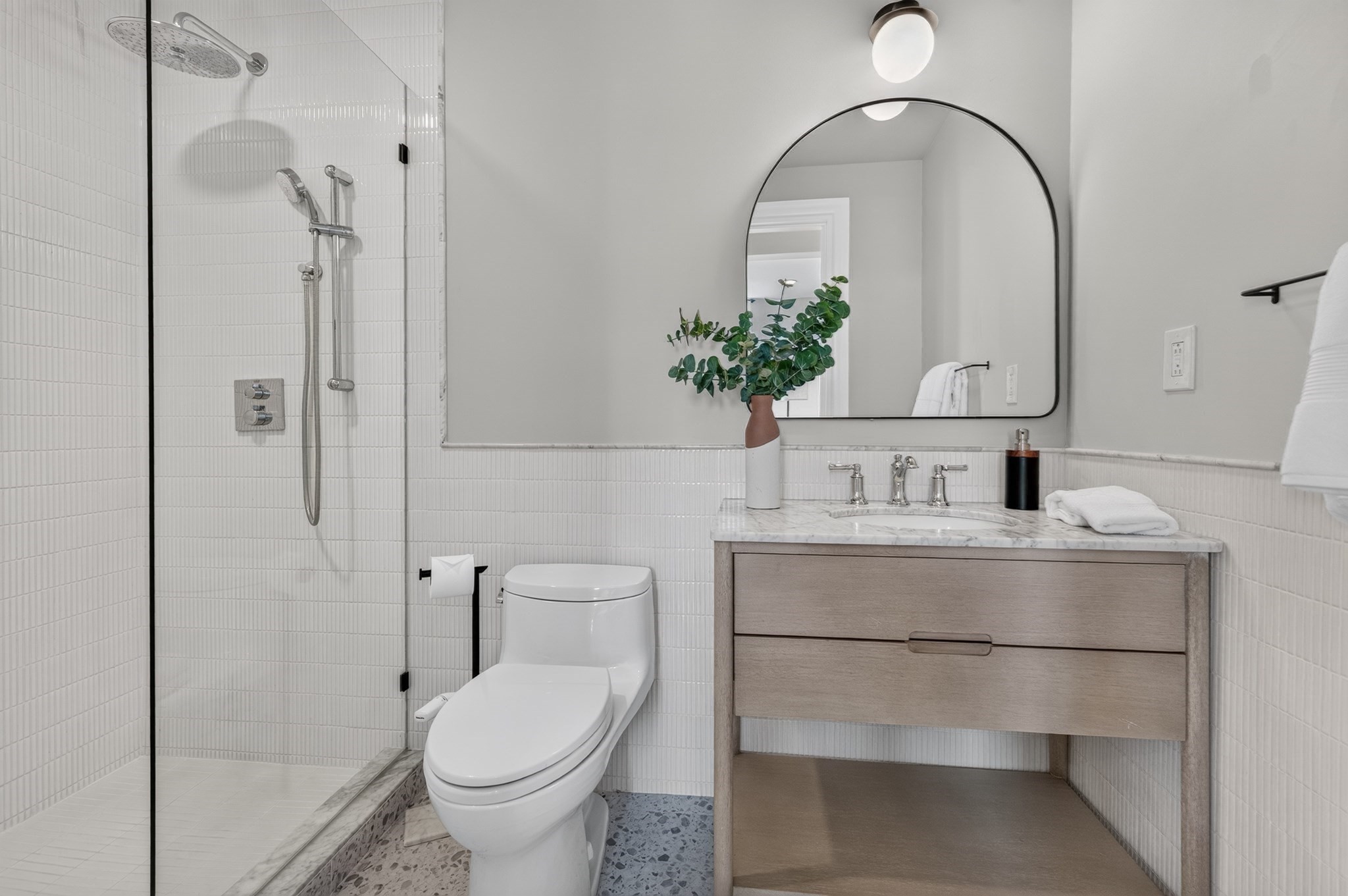 44 Beacon St # 4 Property Photo 8
