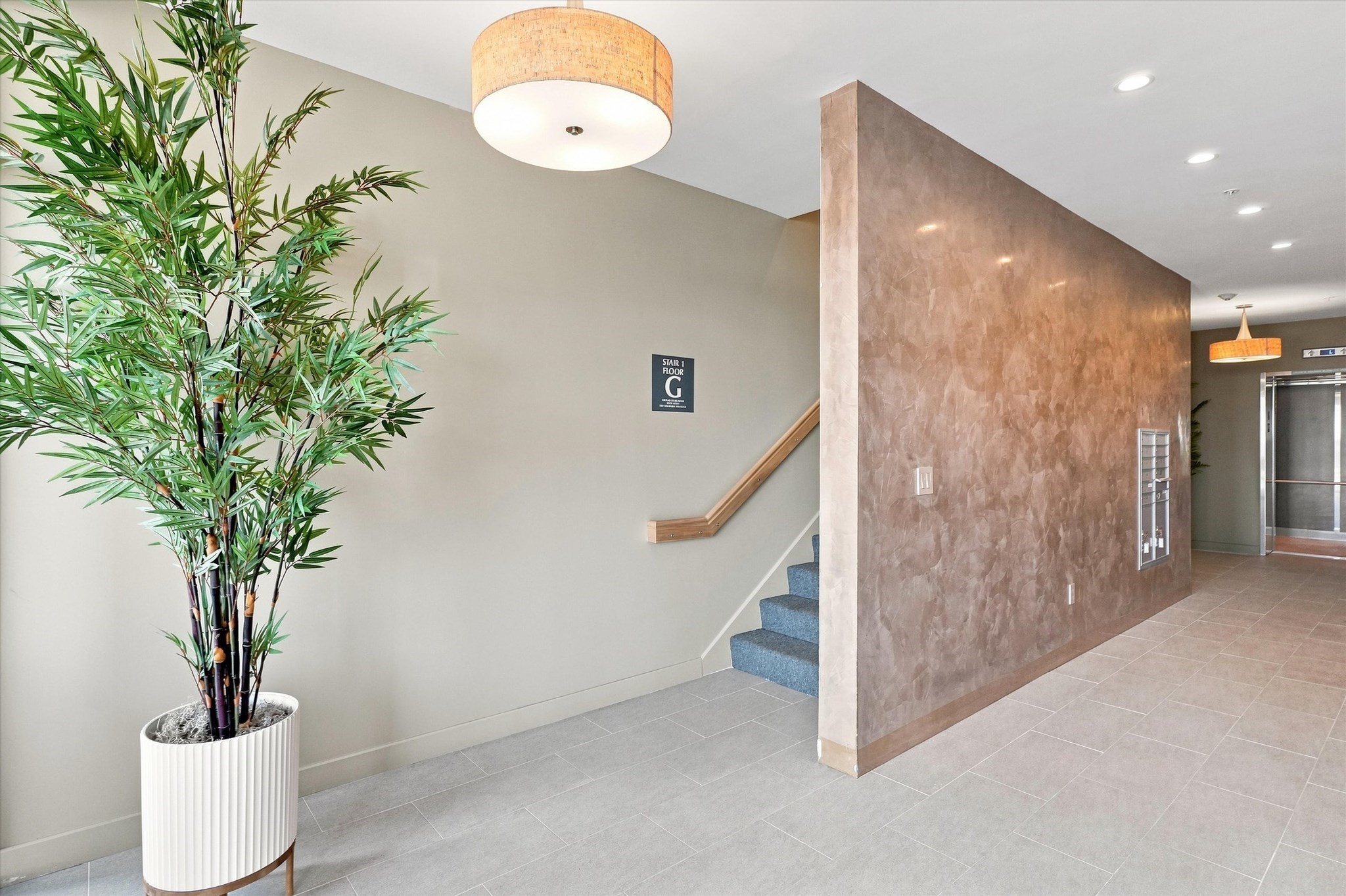 537 East 1st St # 5 Property Photo 25