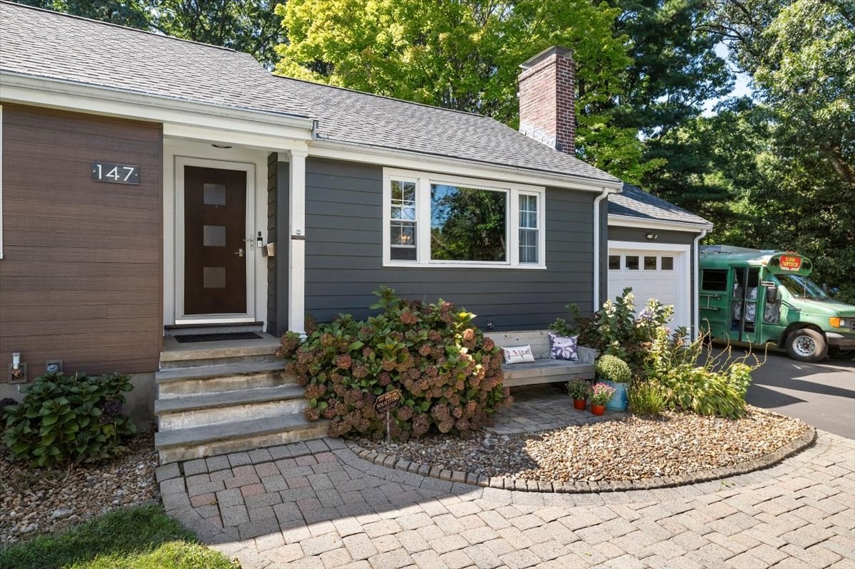 147 Howe Street Property Photo 3