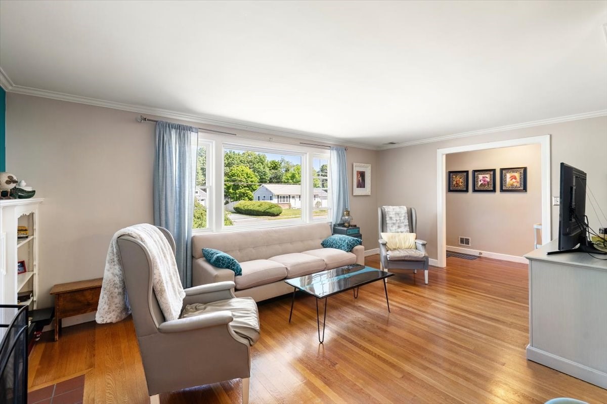 147 Howe Street Property Photo 4