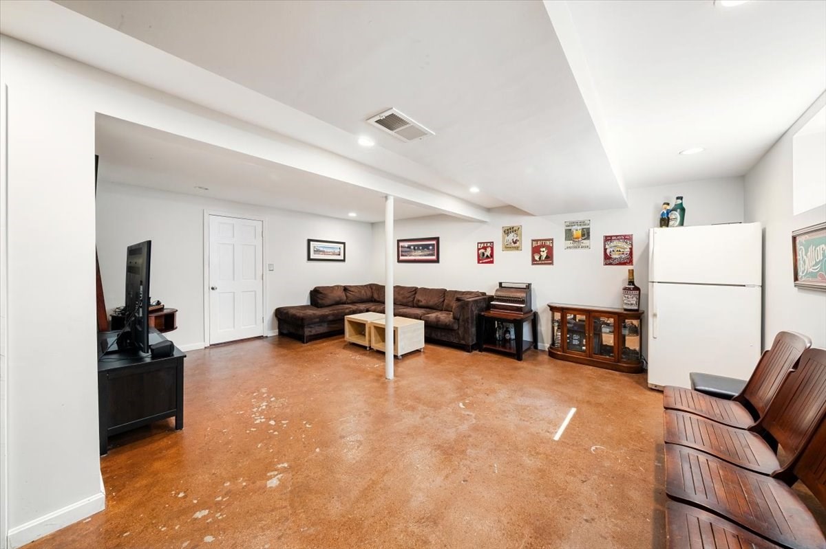 147 Howe Street Property Photo 22