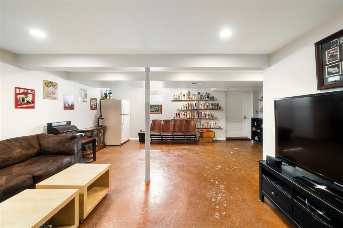 147 Howe Street Property Photo 23