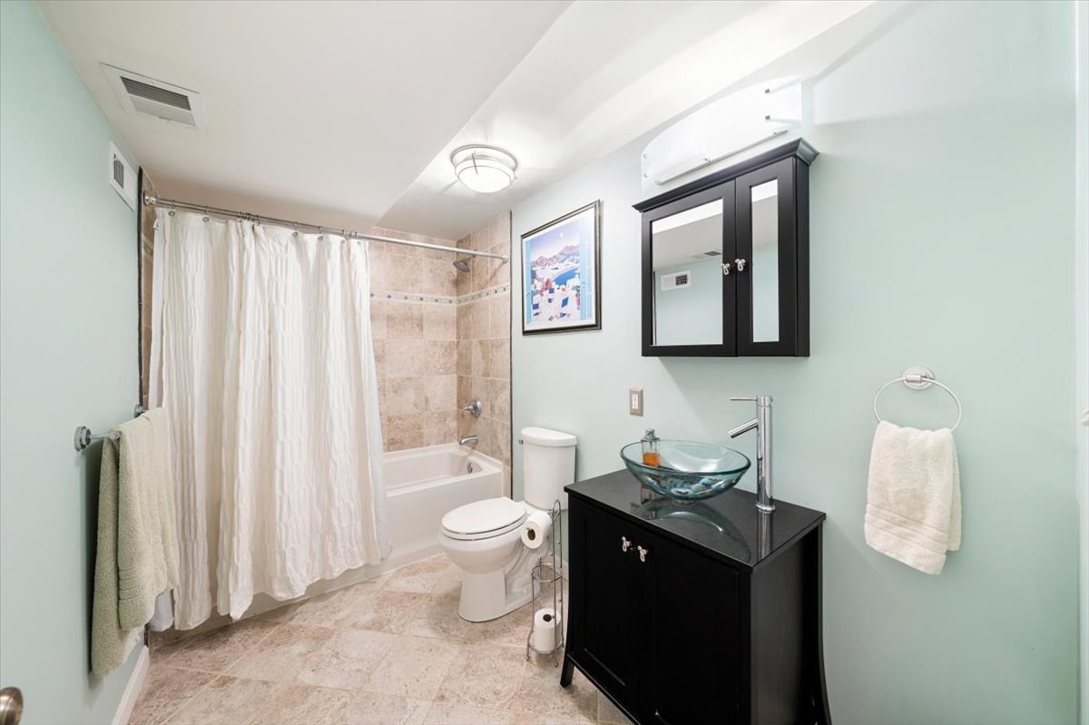 147 Howe Street Property Photo 25