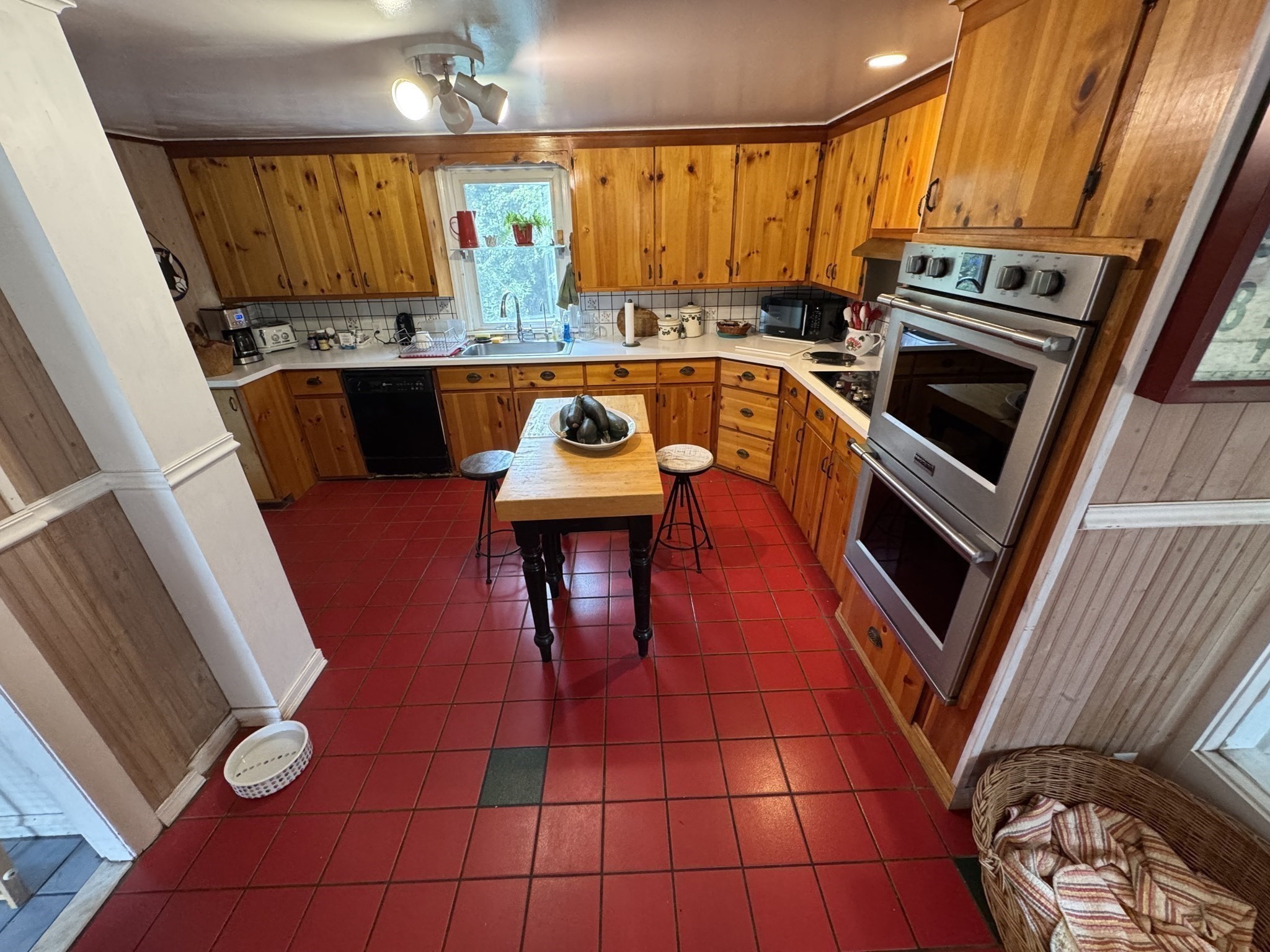 5 Hillside St. Property Photo 9