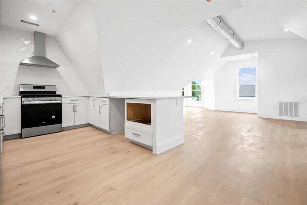 197 Vine St Property Photo 12