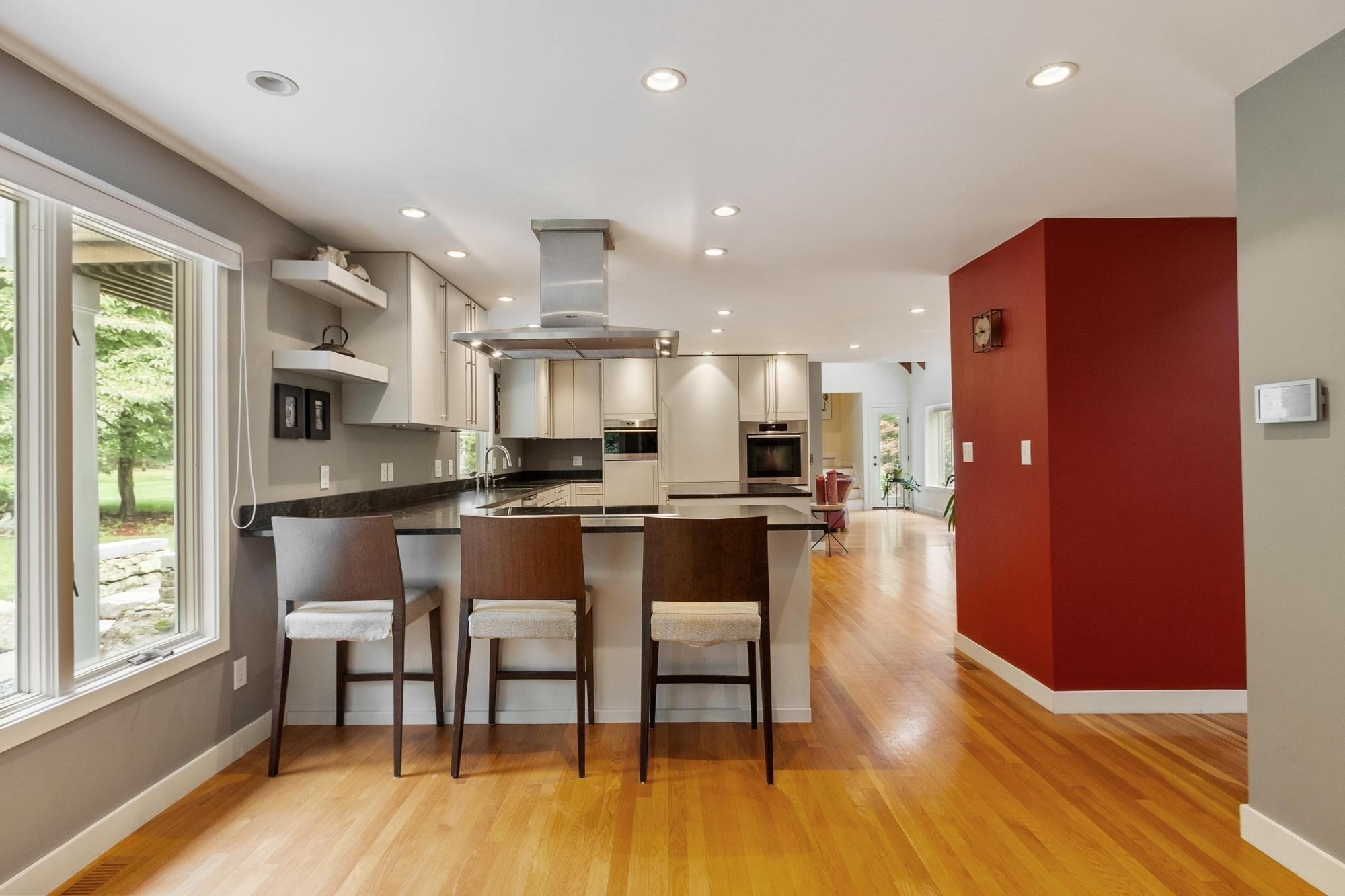 2 Sutton Pl Property Photo 8
