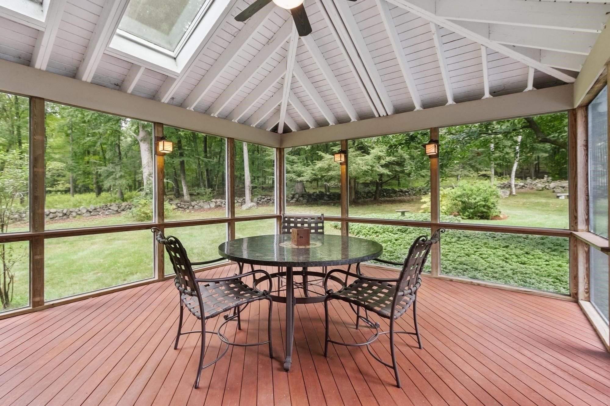 2 Sutton Pl Property Photo 18