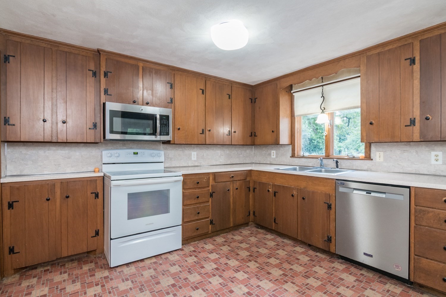 78 Melwood Ave Property Photo 5