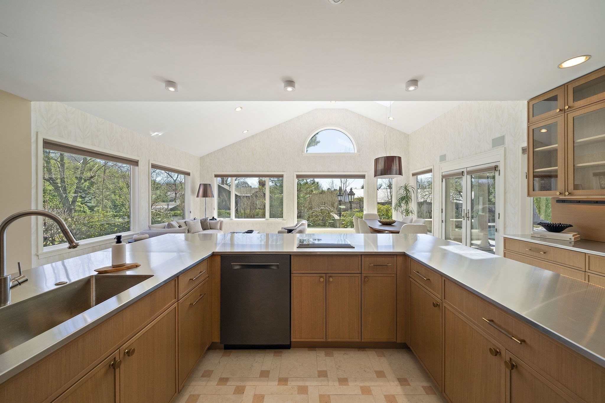 20 Montrose St Property Photo 11