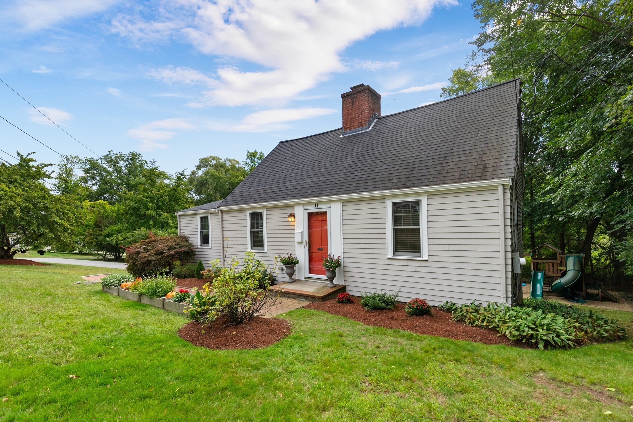 11 Stratham Rd Property Photo 2