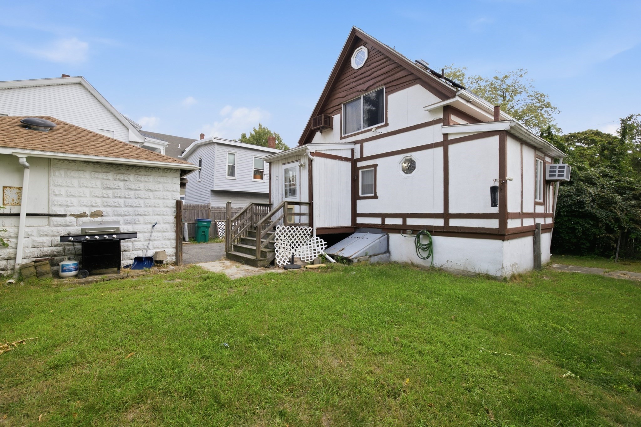18 Melvin Ave Property Photo 6