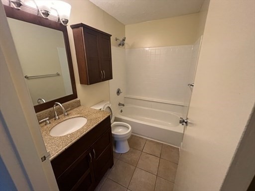 52 Silver Hill Ln # 20 Property Photo 6