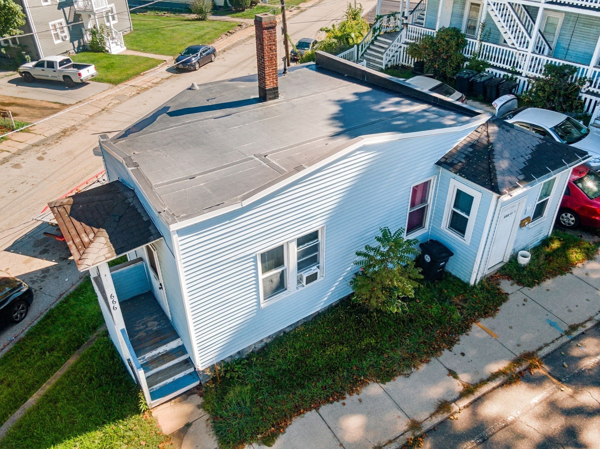664 Main St Property Photo 6