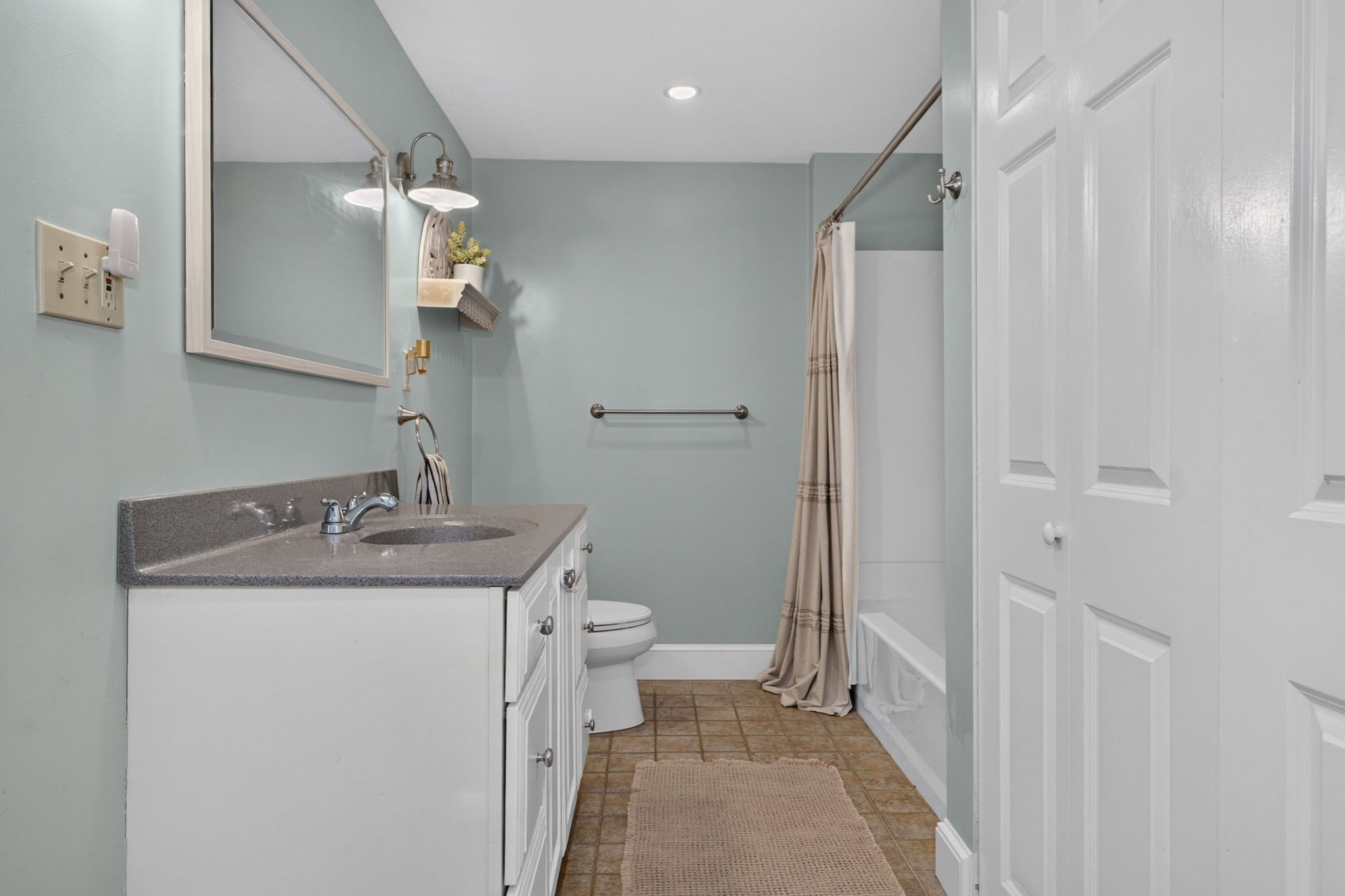 395 Pond St Property Photo 14