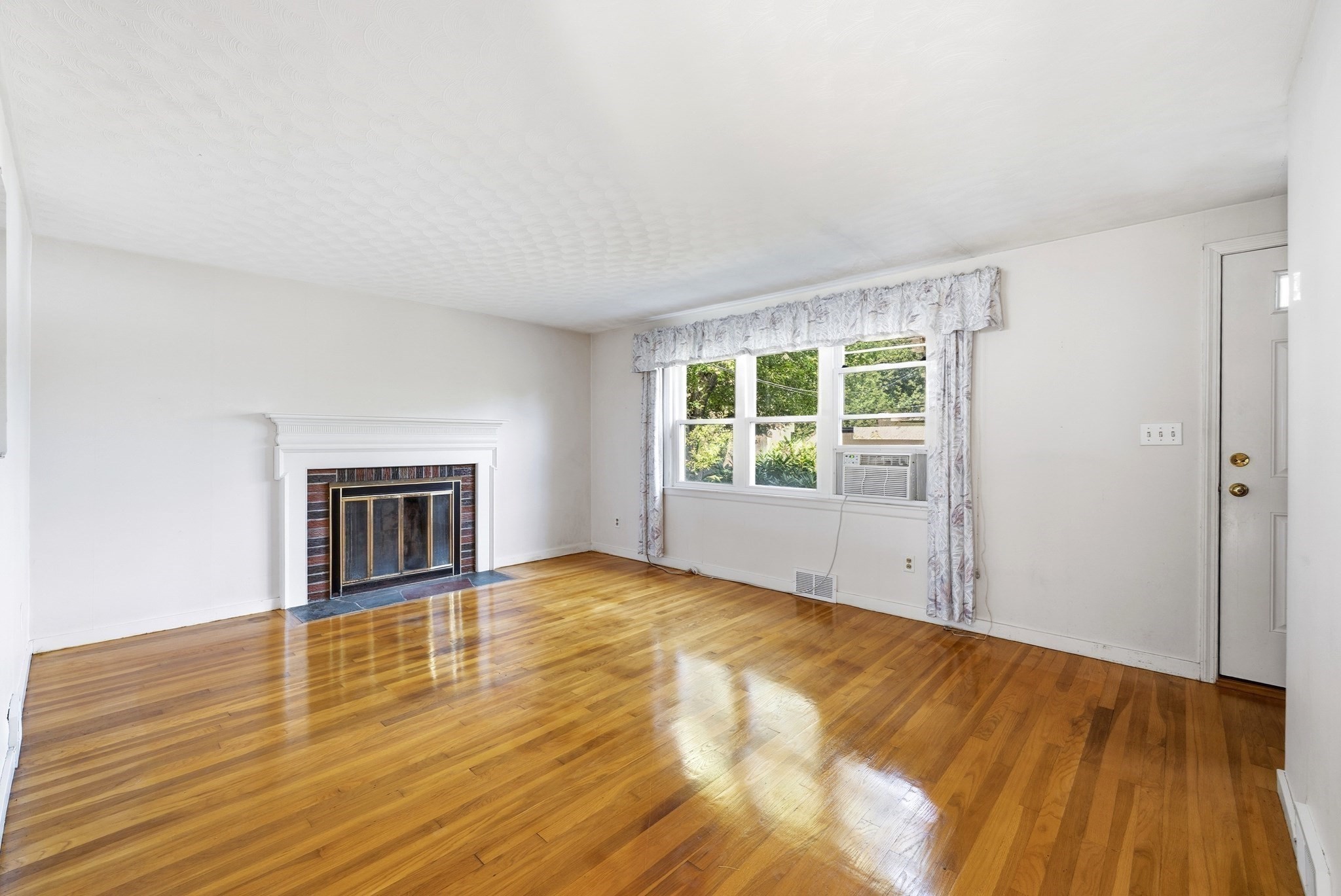 15 Spring Ter Property Photo 7