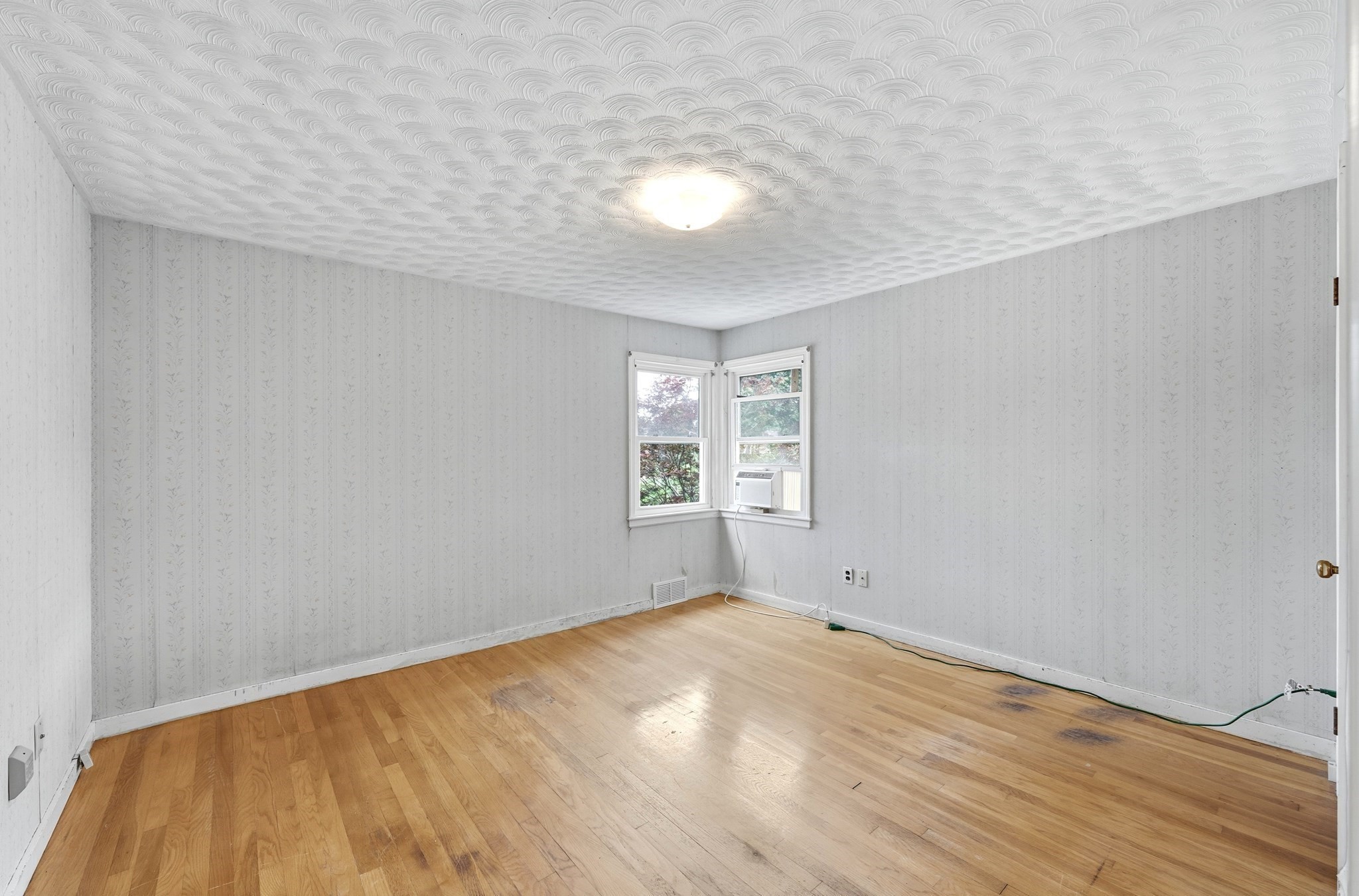 15 Spring Ter Property Photo 9