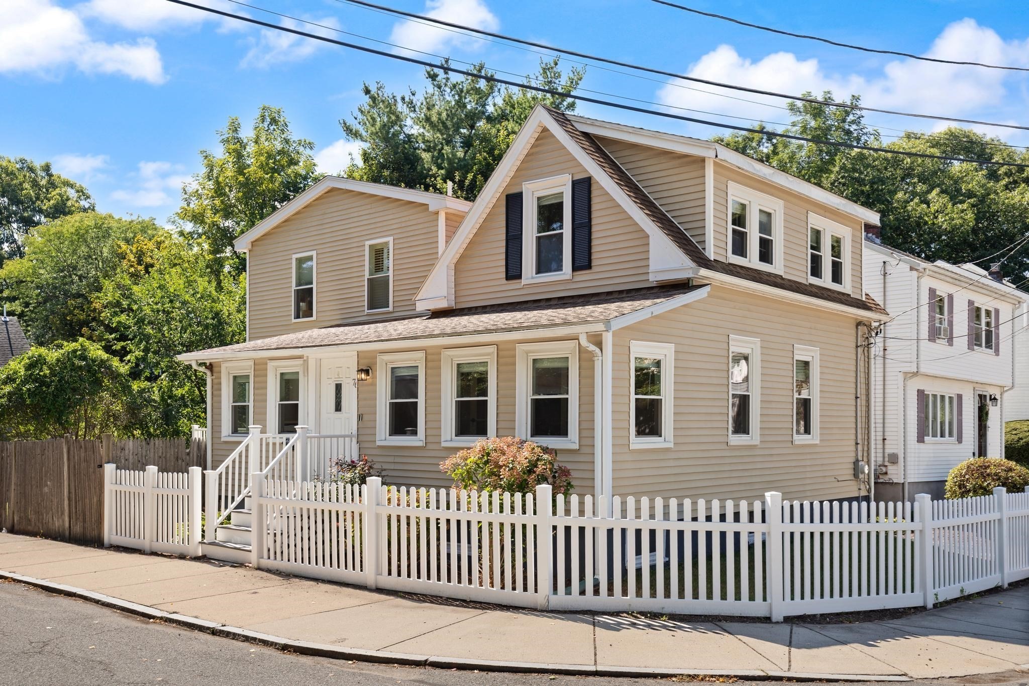 76 Saunders Street Property Photo 1