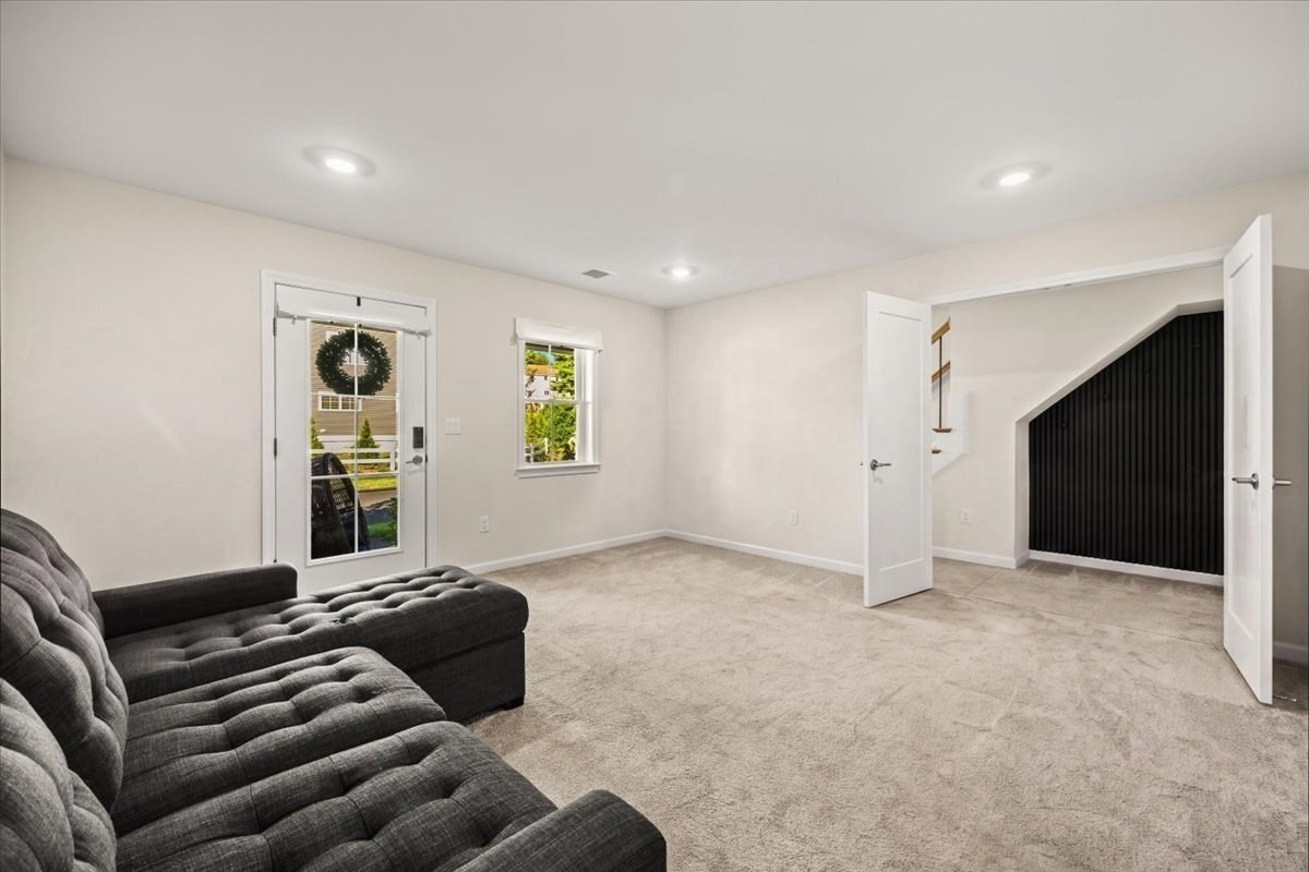 18 Oxbow Rd # 1 Property Photo 6