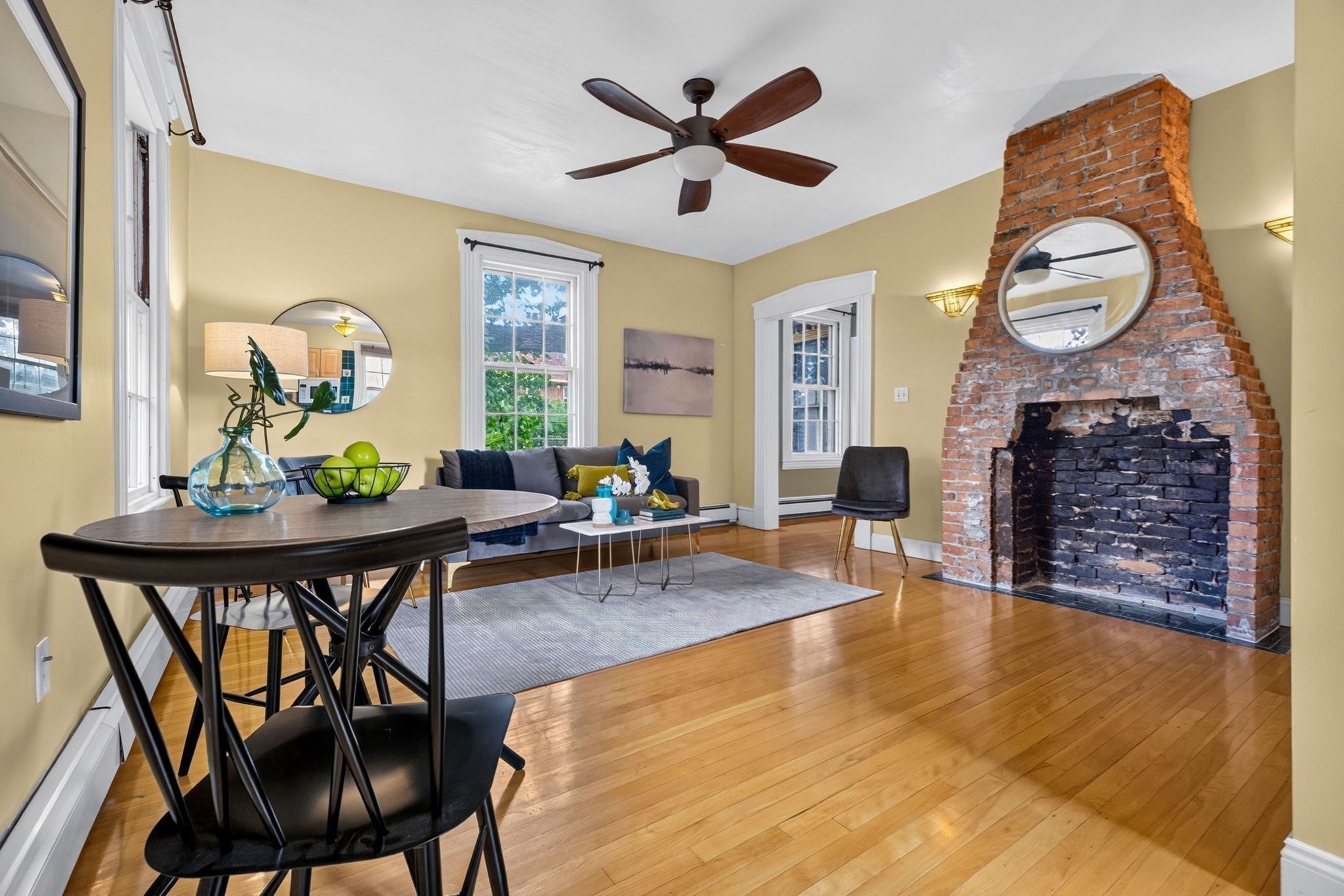 122 W Wyoming Ave # C Property Photo 6