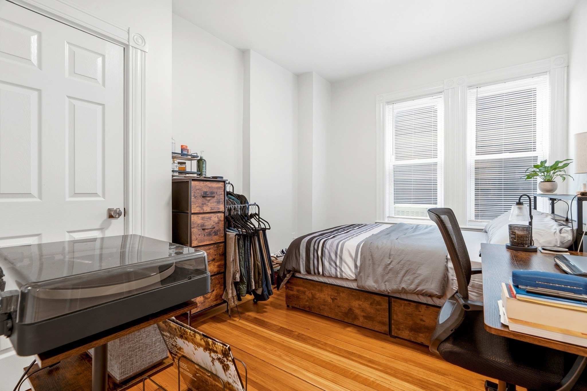 370-372 Centre St Property Photo 9
