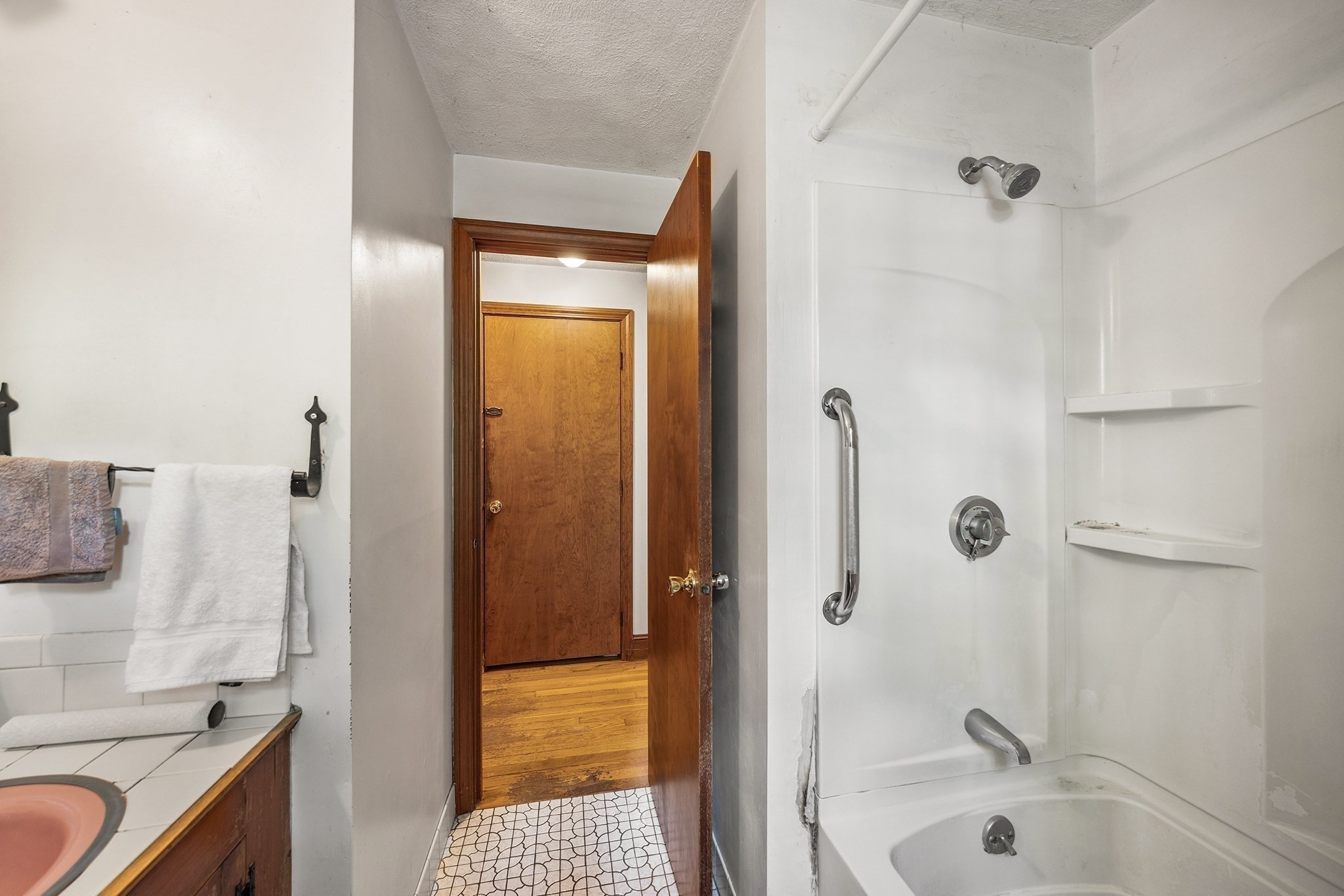 41 Academy Ave Property Photo 14