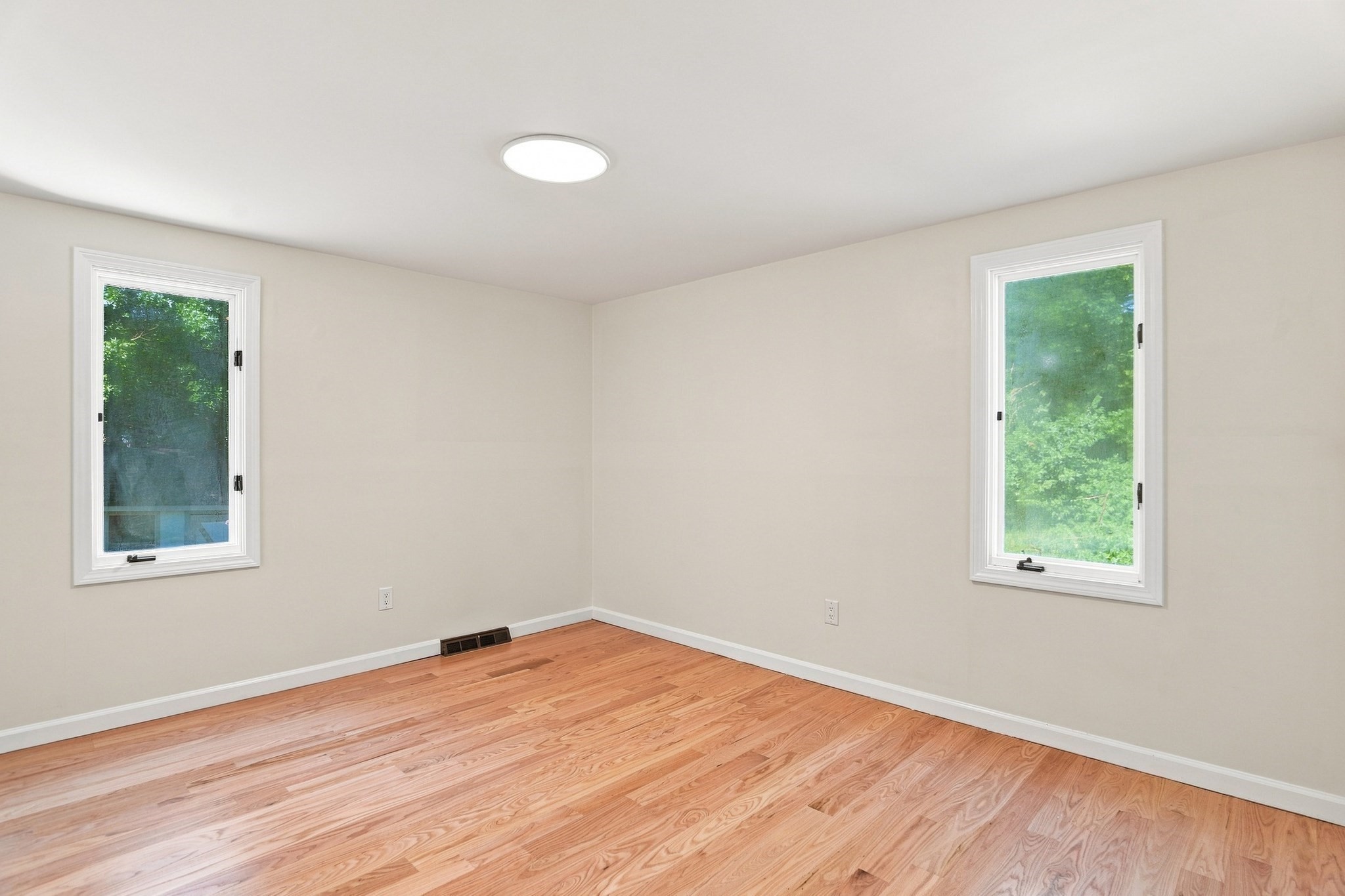 27 Robert Rd Property Photo 14