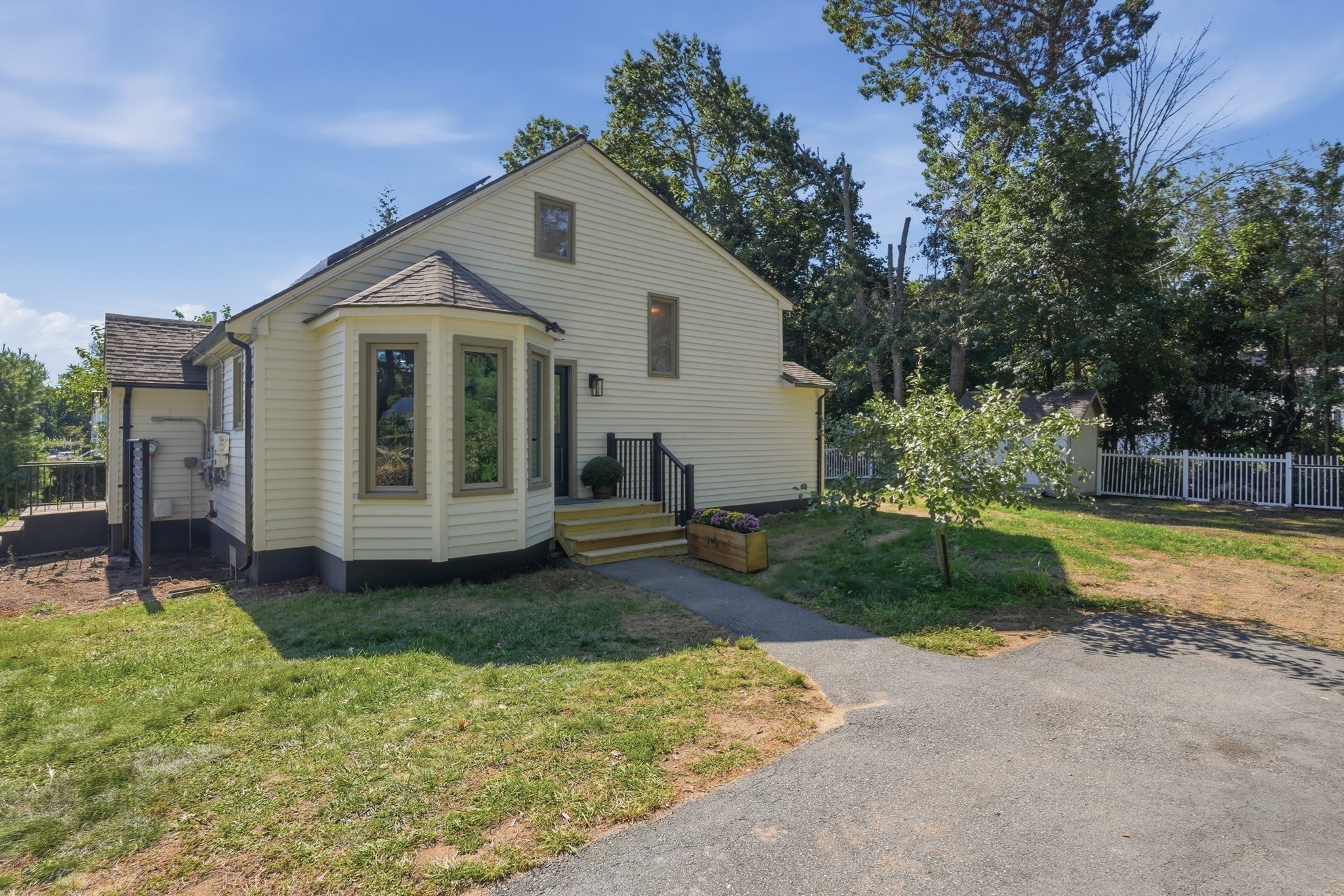 27 Robert Rd Property Photo 25