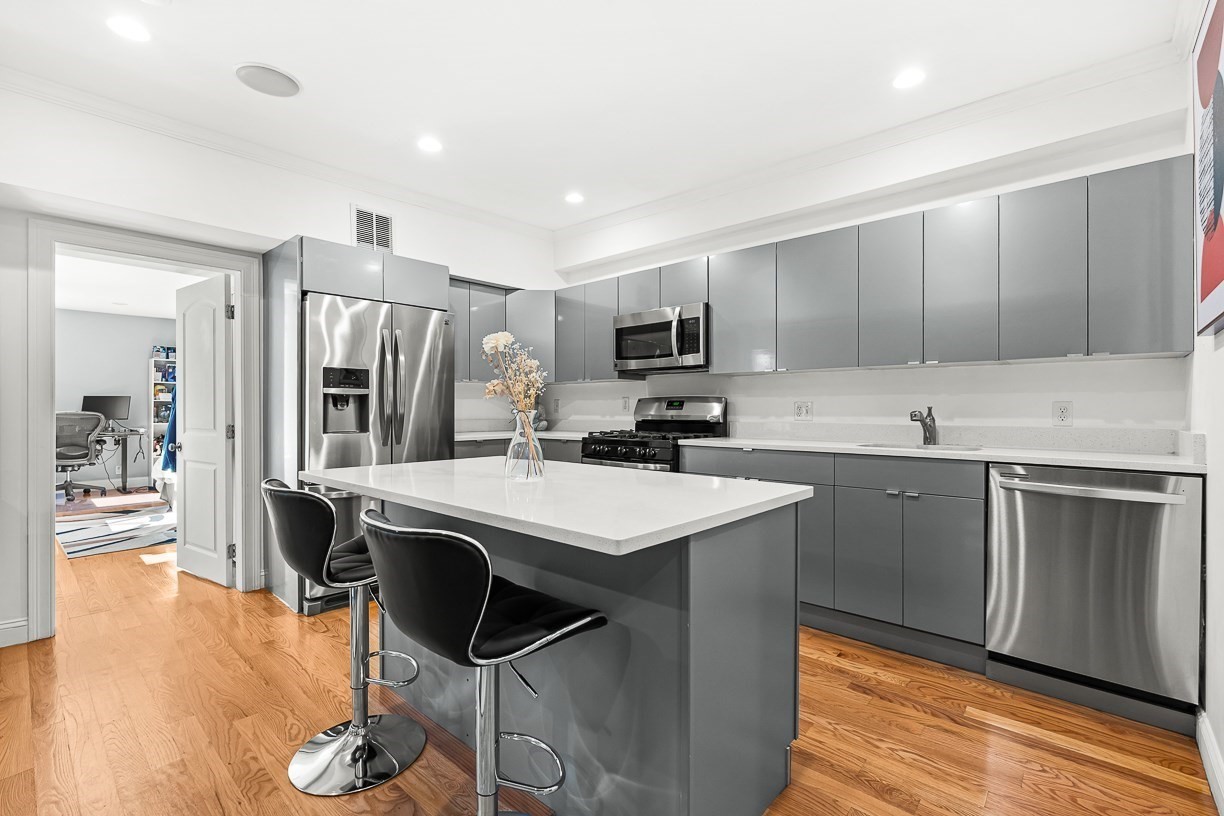 305 Sumner St # 2 Property Photo 3