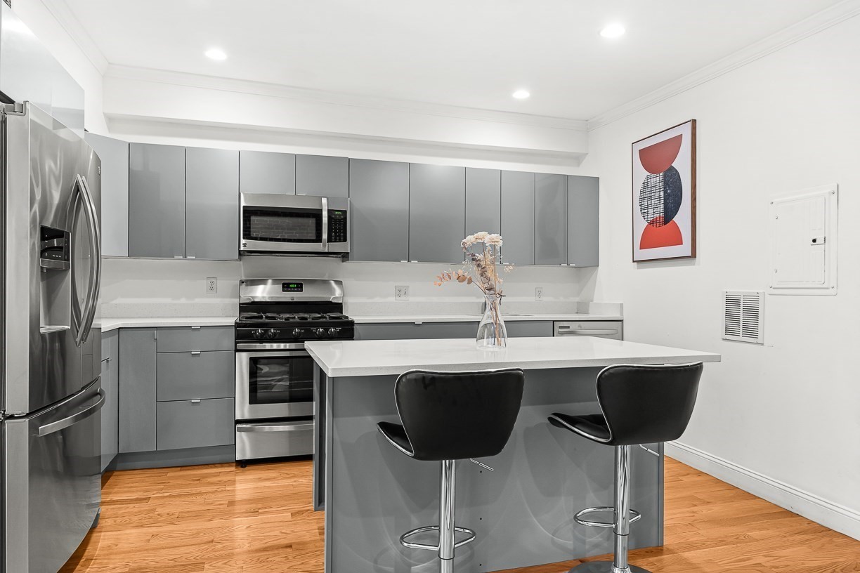 305 Sumner St # 2 Property Photo 5