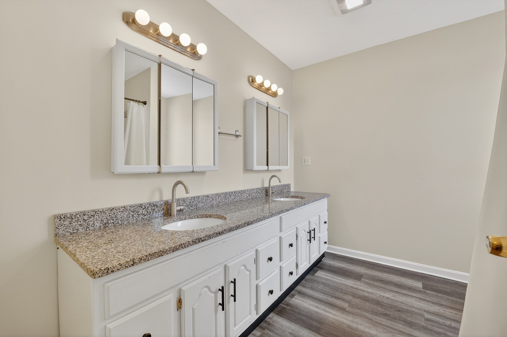 168 South Street Property Photo 8
