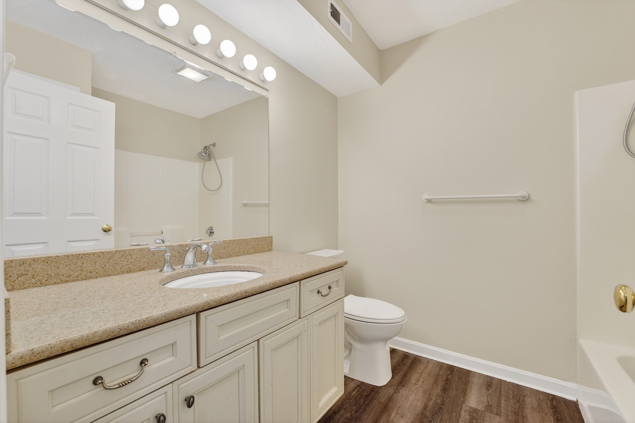 168 South Street Property Photo 12