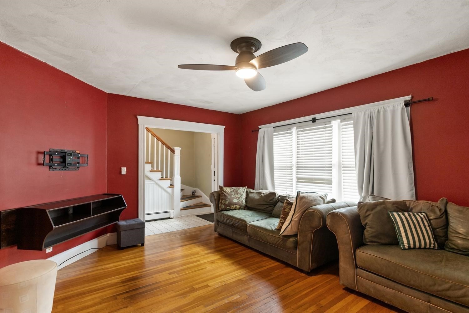 223 Linwood St Property Photo 4