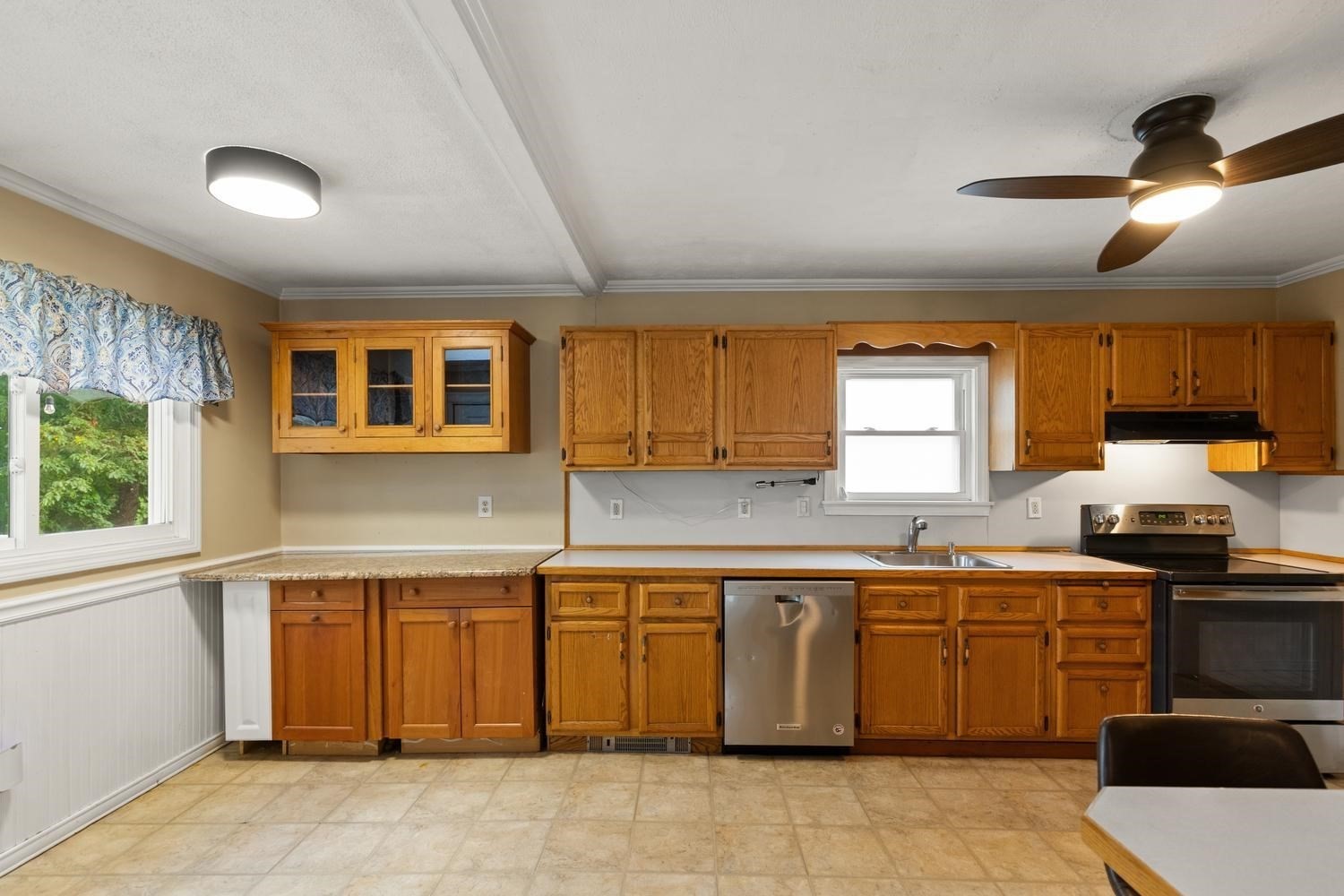 223 Linwood St Property Photo 8