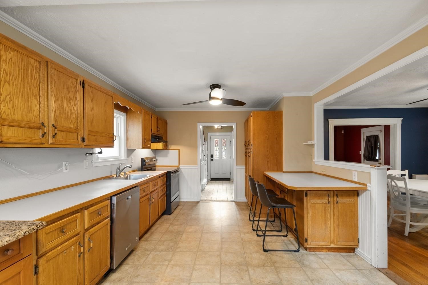 223 Linwood St Property Photo 9