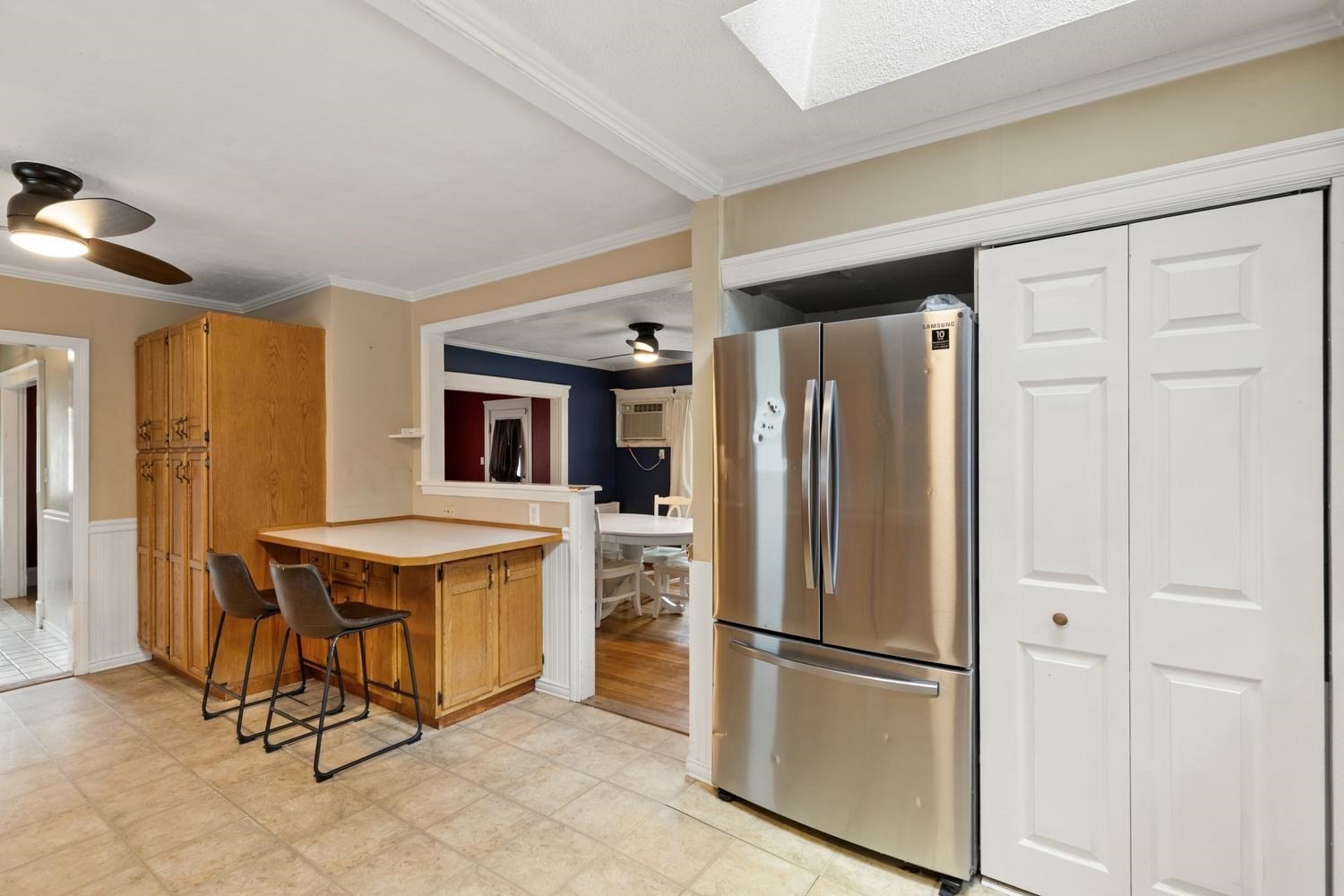 223 Linwood St Property Photo 10