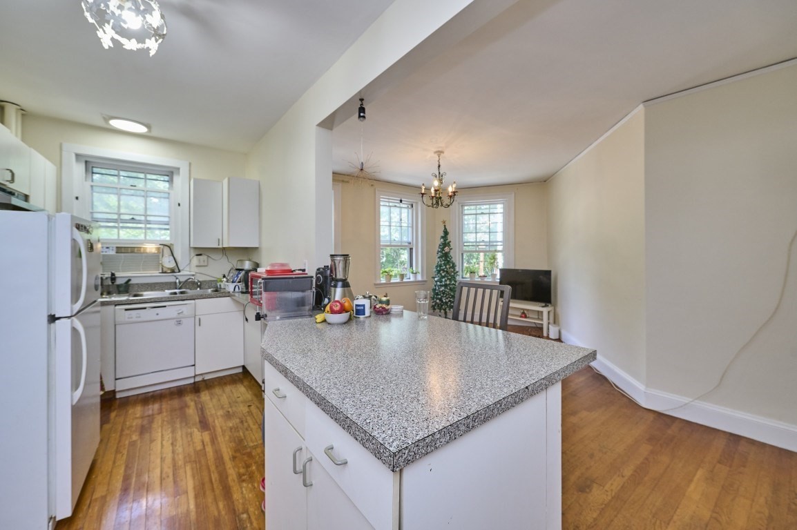 86 Buckingham St # 32 Property Photo 6