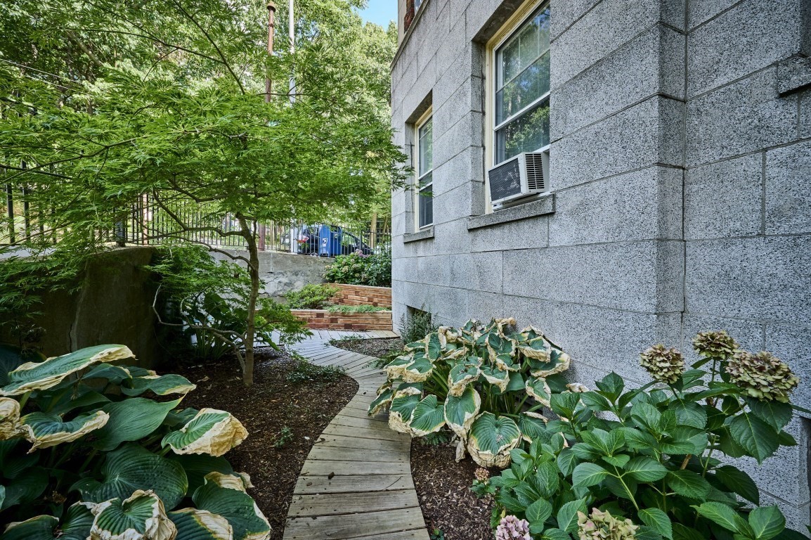 86 Buckingham St # 32 Property Photo 14