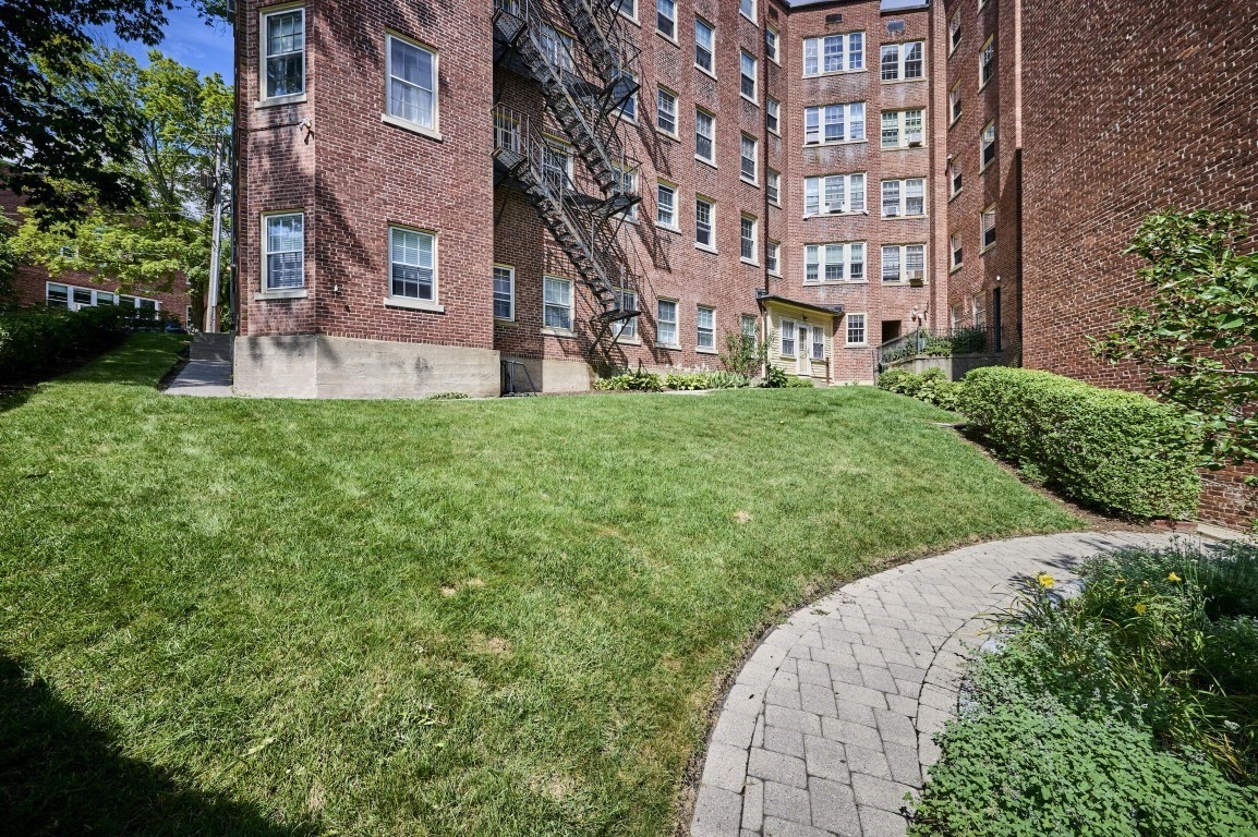 86 Buckingham St # 32 Property Photo 15