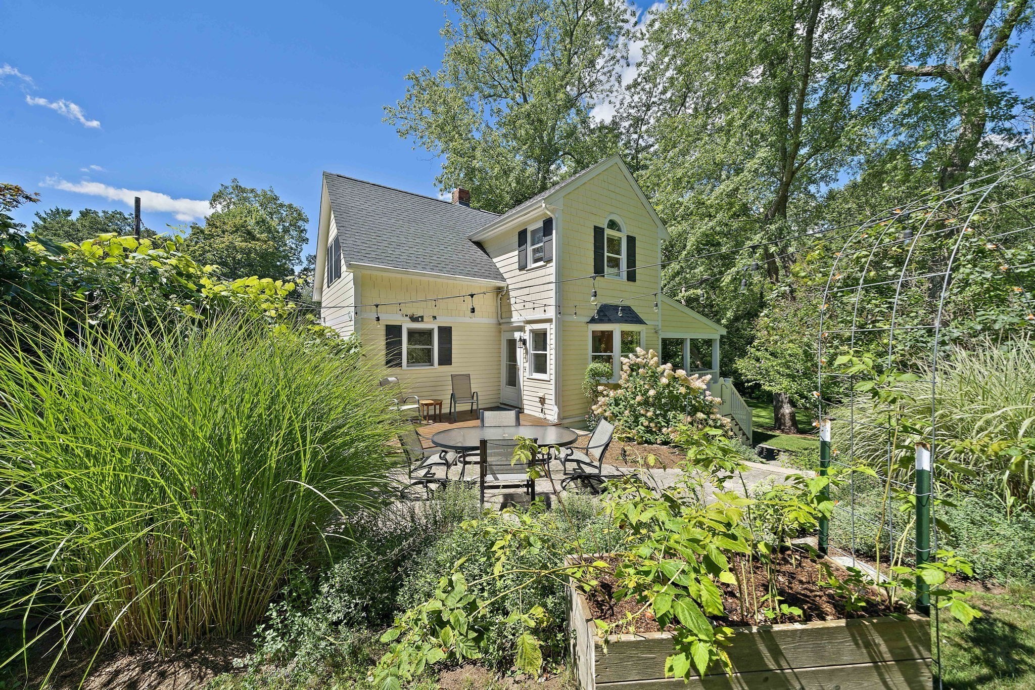 16 Oakland Ave Property Photo 2