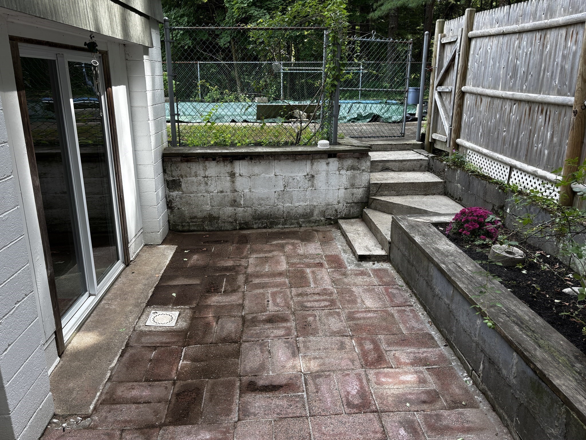 450 Center St Property Photo 27