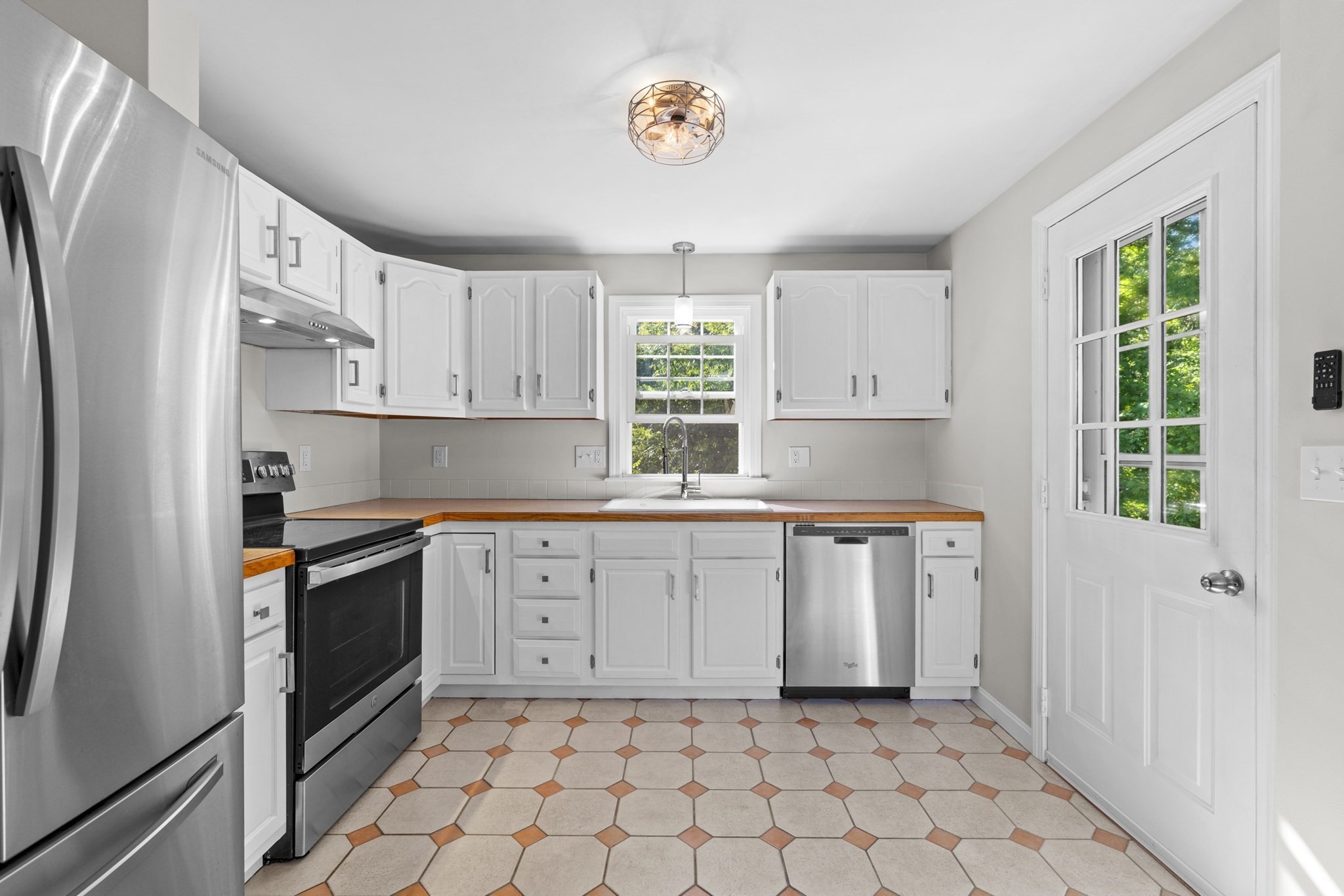 27 Westdale Ave Property Photo 6