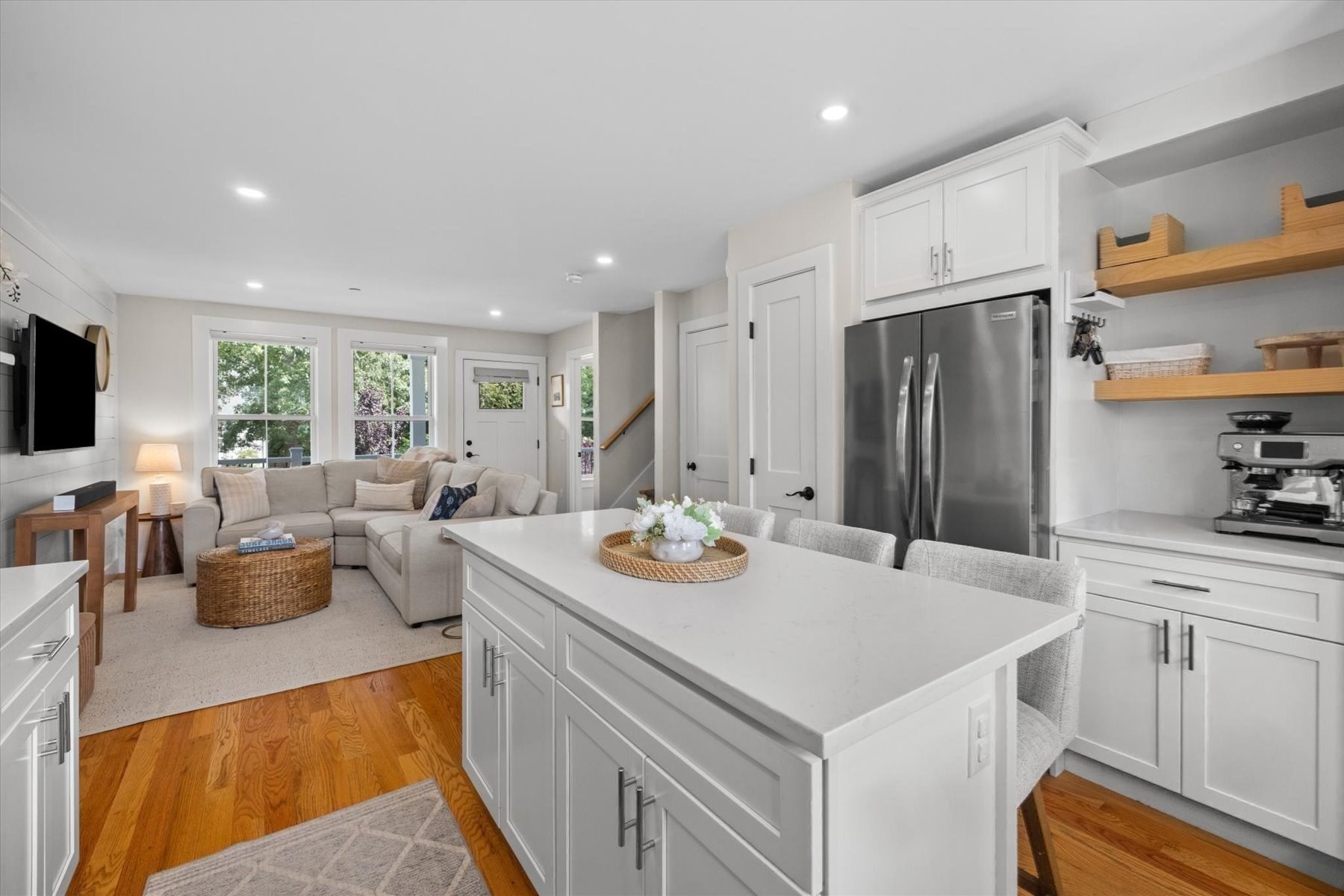 6 Macdonald Terr # D Property Photo 1