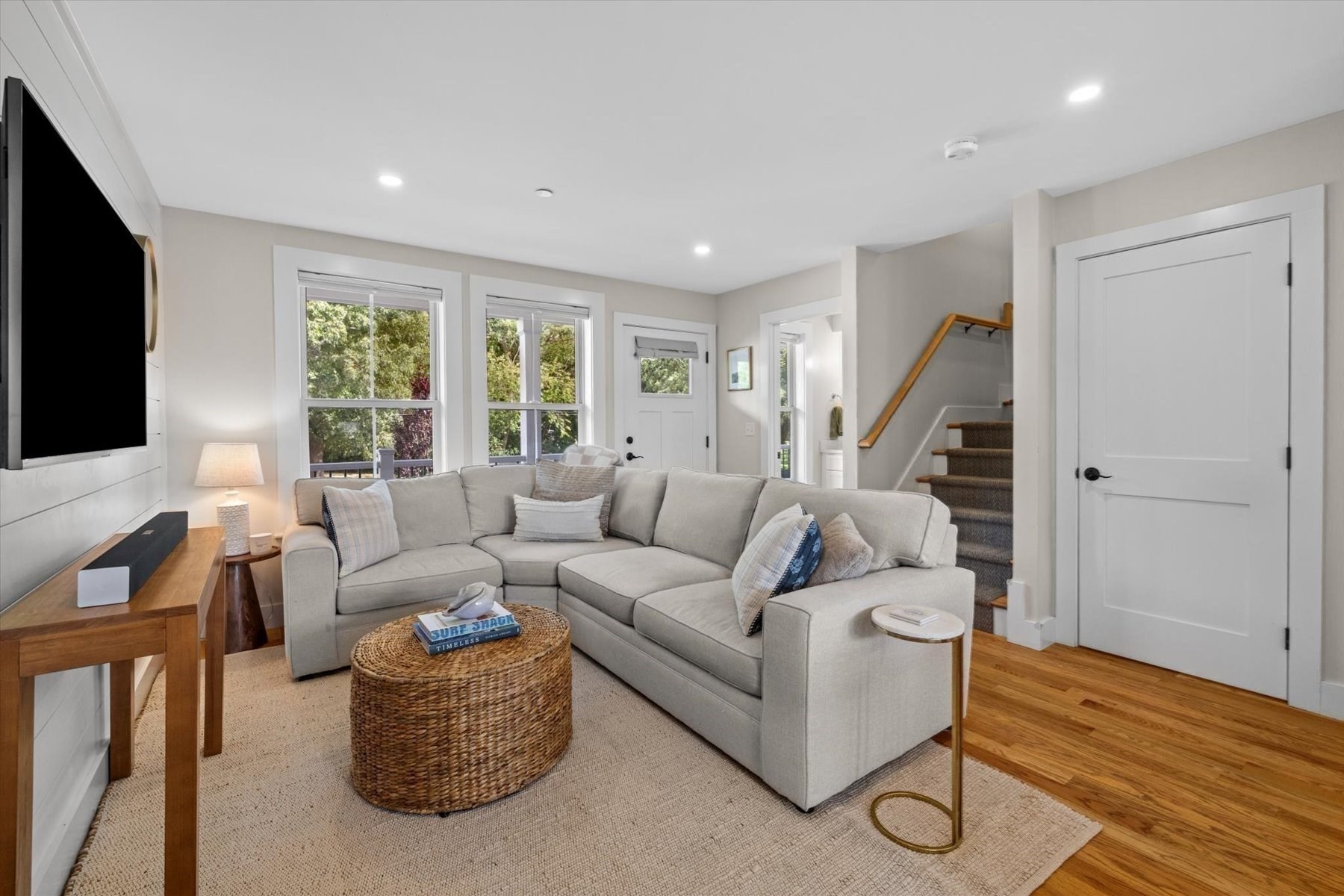 6 Macdonald Terr # D Property Photo 3