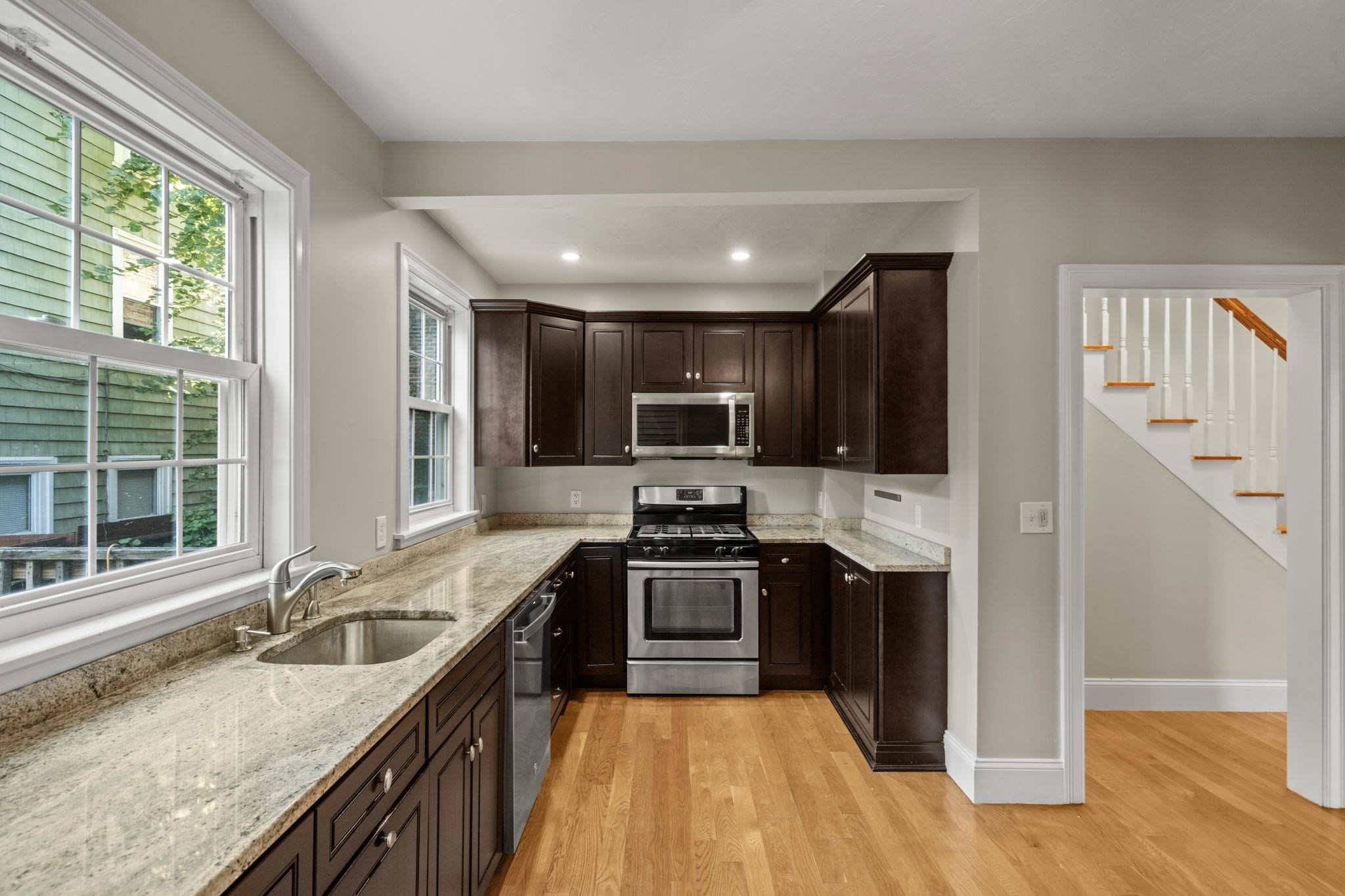 519 E 5th Street Property Photo 1