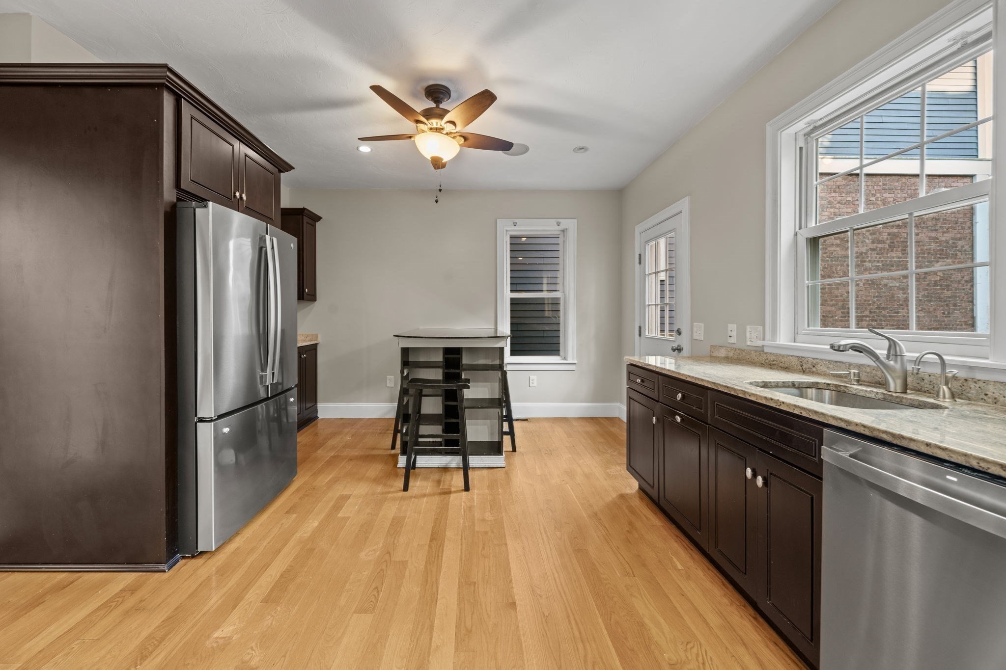 519 E 5th Street Property Photo 6