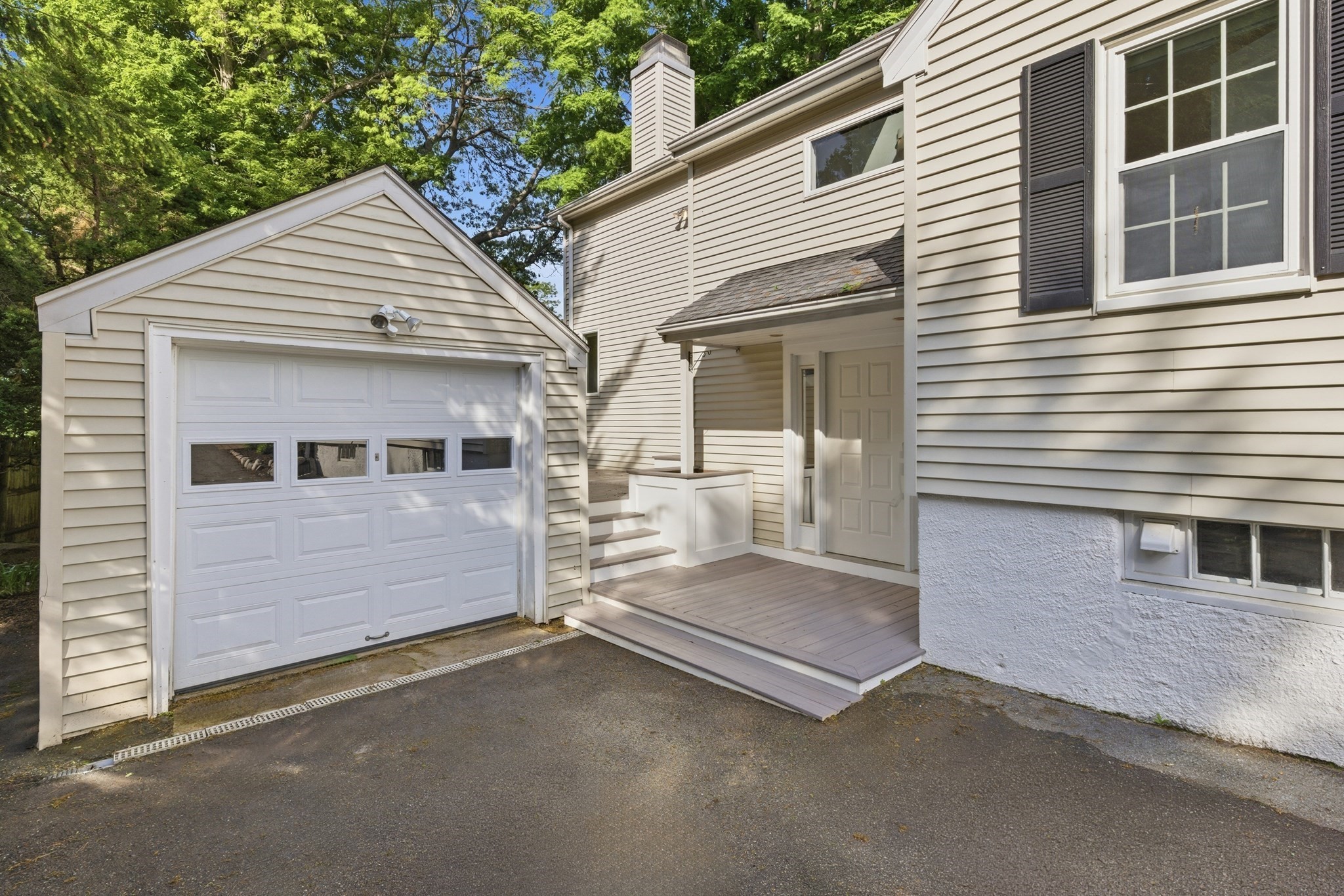 213 Hunnewell Street Property Photo 5